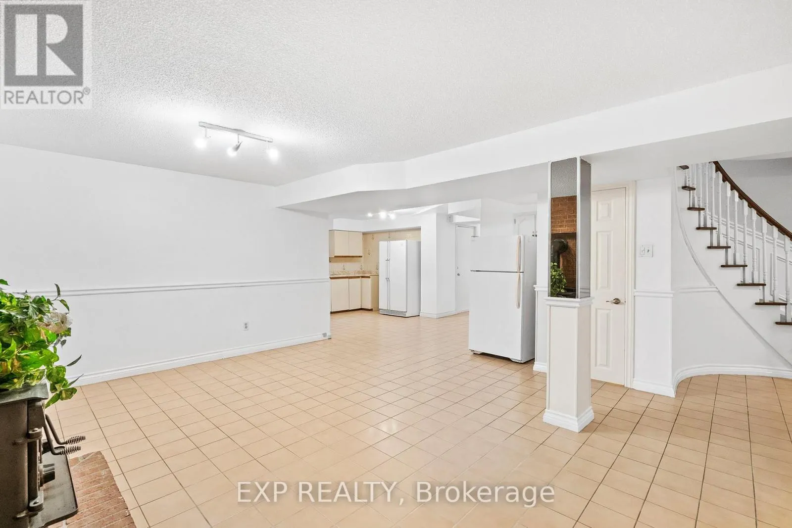 17 GORDON ROWE CRESCENT
