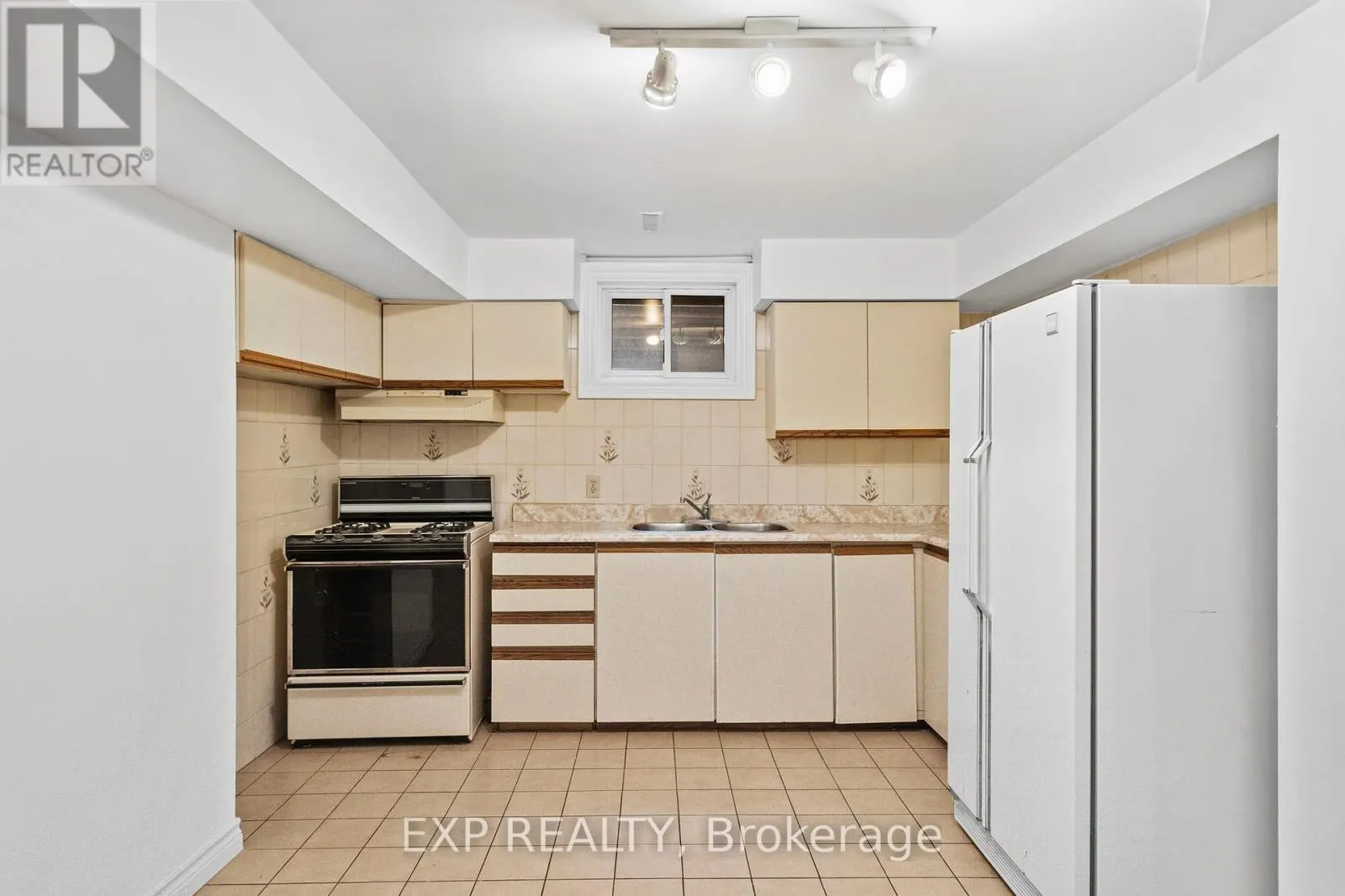 17 GORDON ROWE CRESCENT