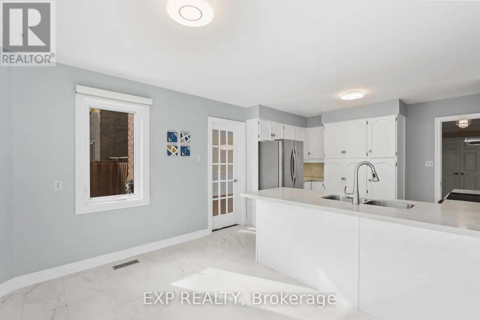 17 GORDON ROWE CRESCENT