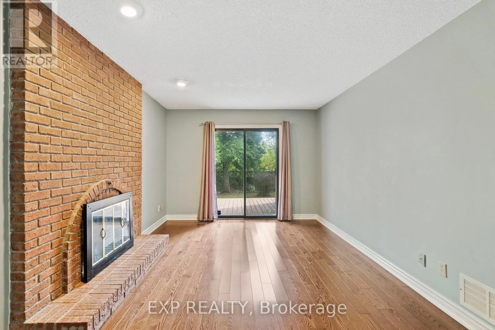 17 GORDON ROWE CRESCENT