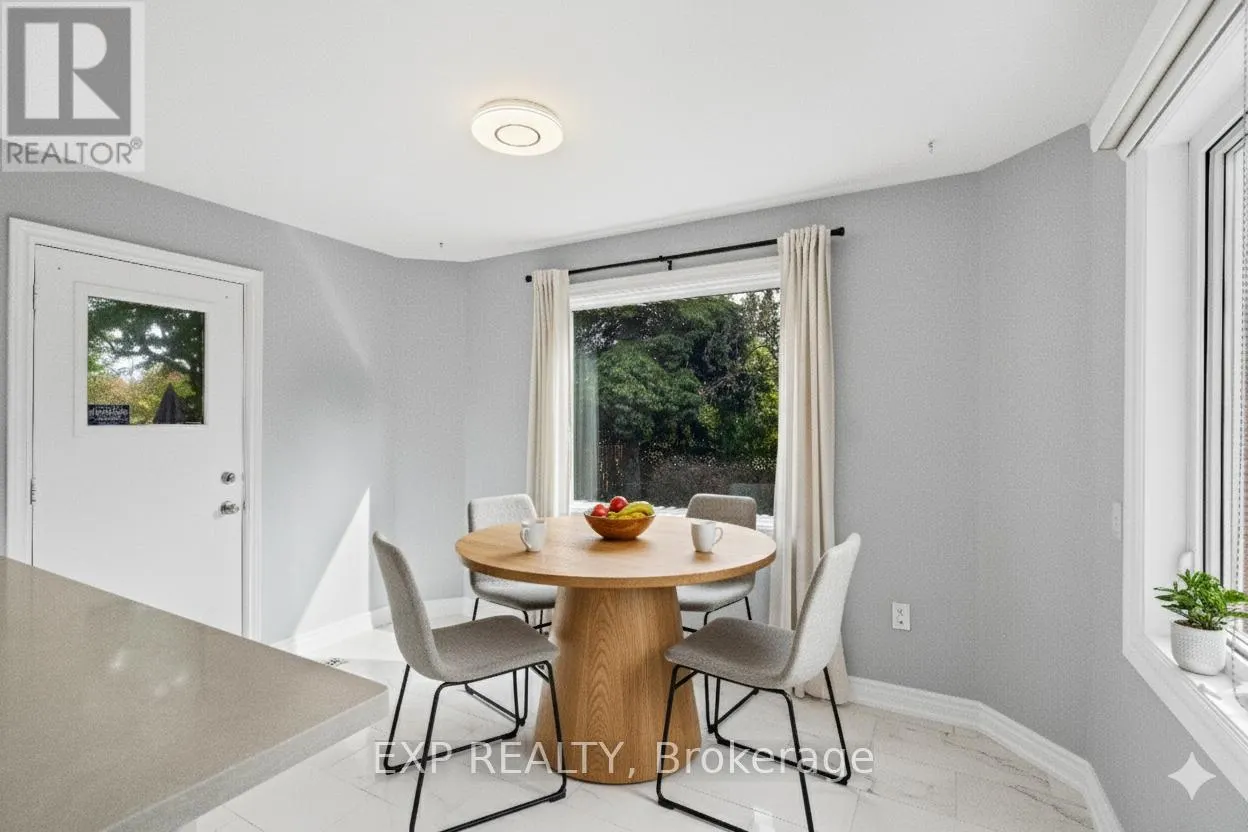 17 GORDON ROWE CRESCENT