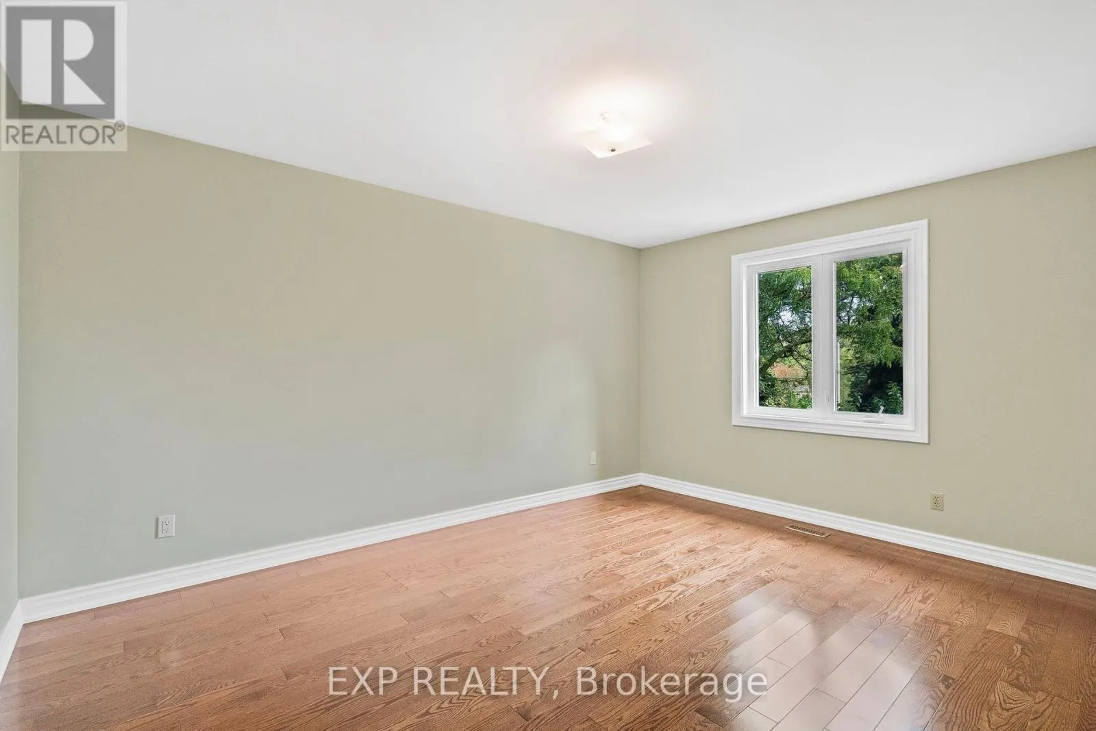 17 GORDON ROWE CRESCENT