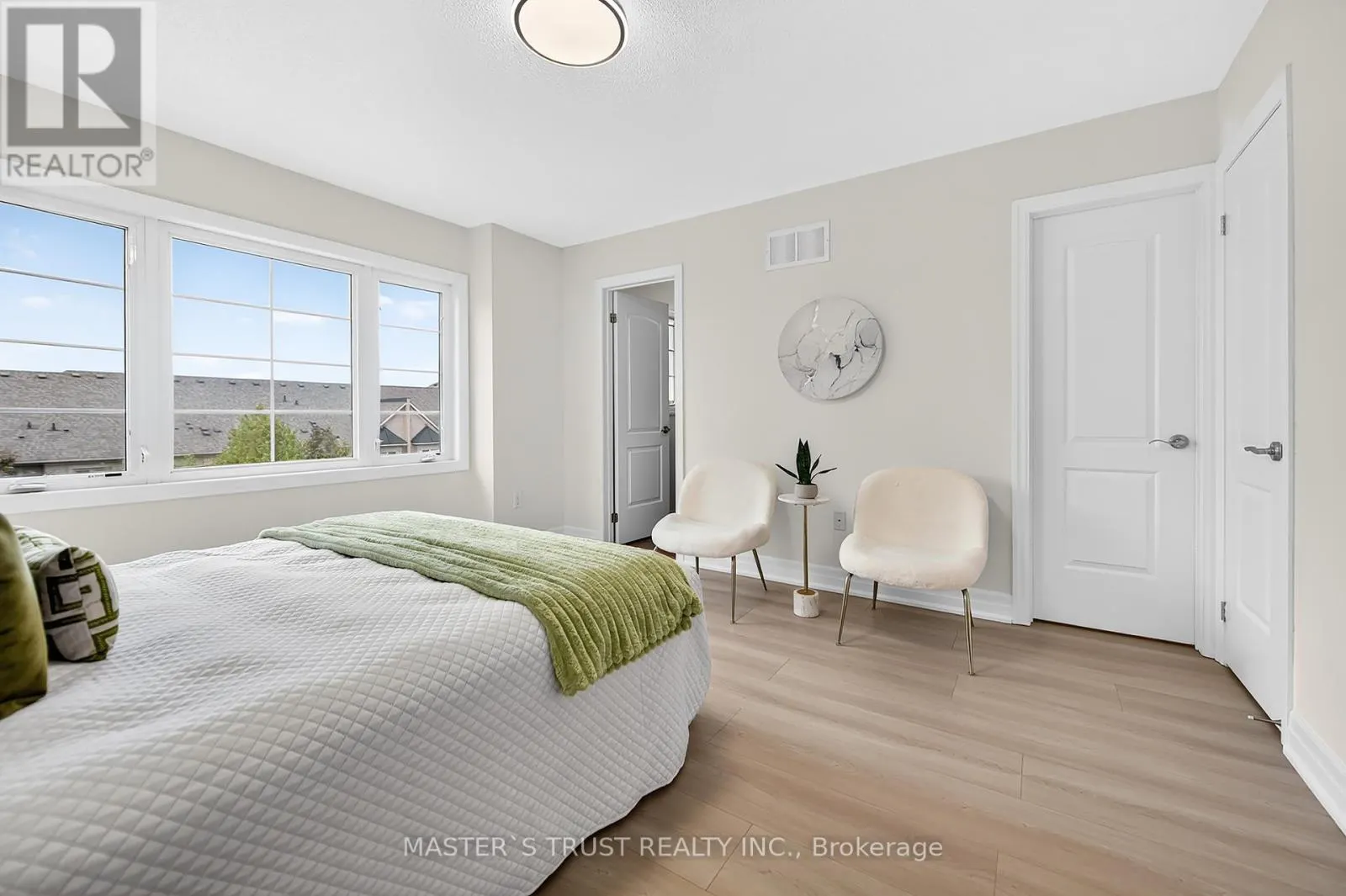 27 BEVERLEY GLEN BOULEVARD