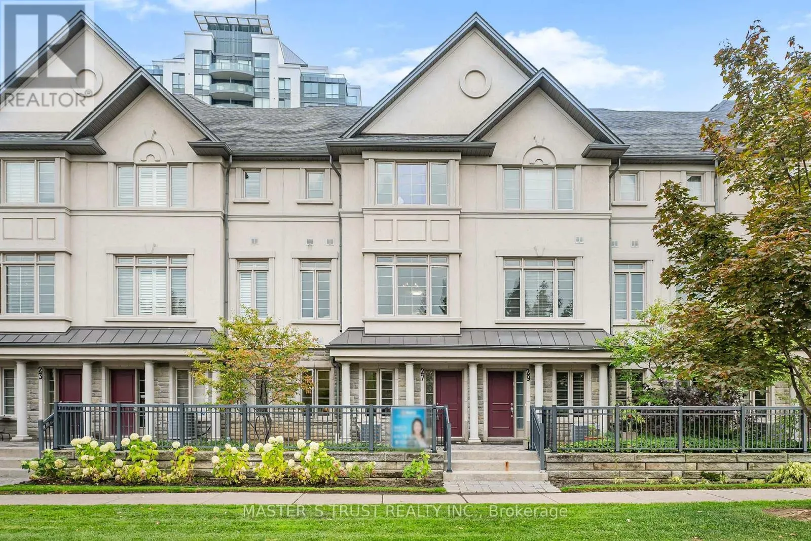 27 BEVERLEY GLEN BOULEVARD