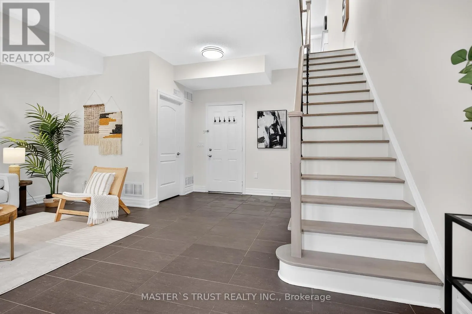 27 BEVERLEY GLEN BOULEVARD