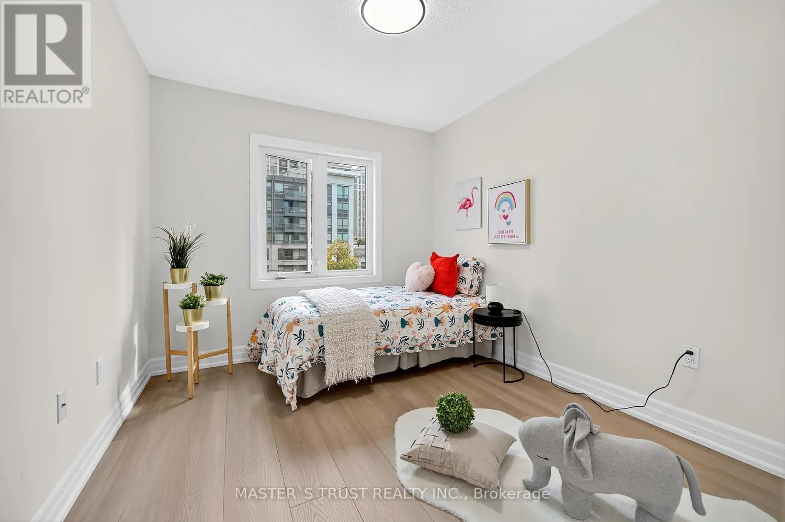27 BEVERLEY GLEN BOULEVARD