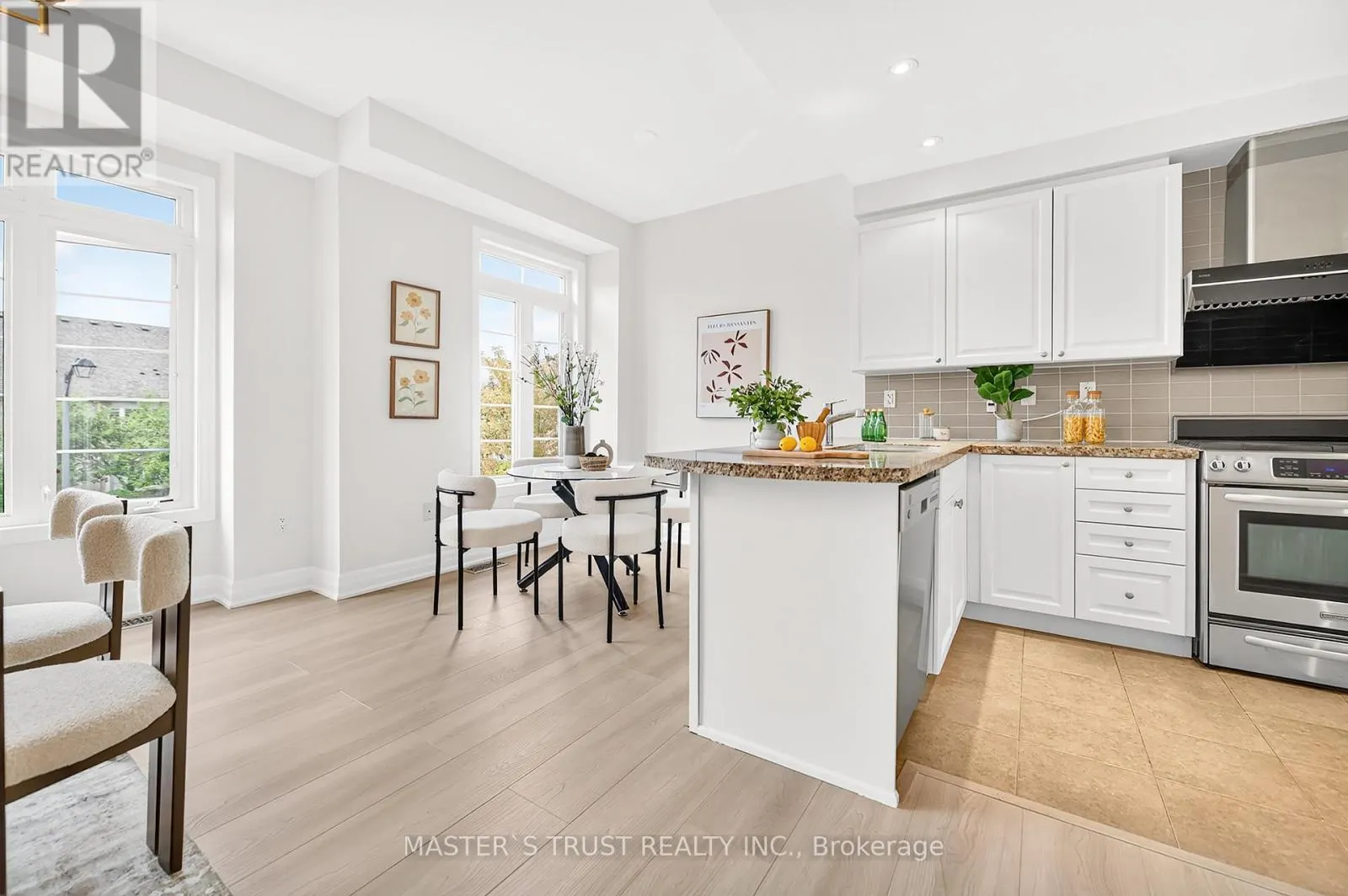 27 BEVERLEY GLEN BOULEVARD