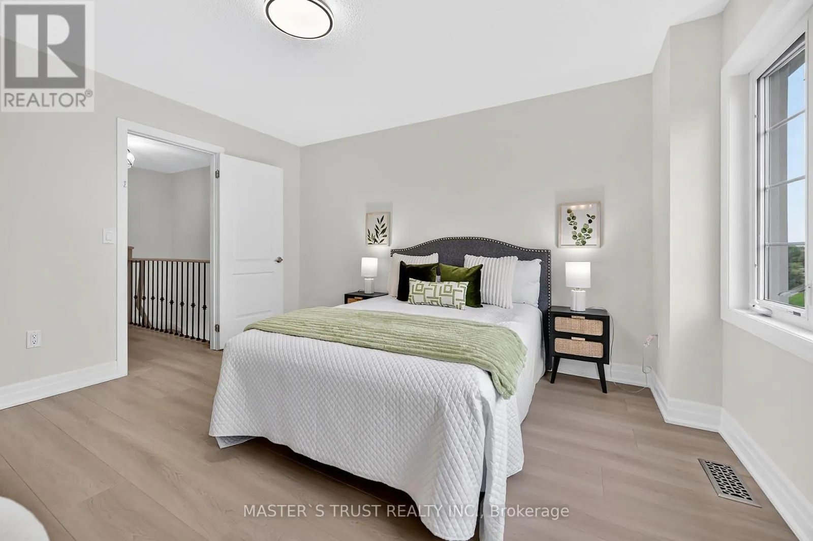 27 BEVERLEY GLEN BOULEVARD