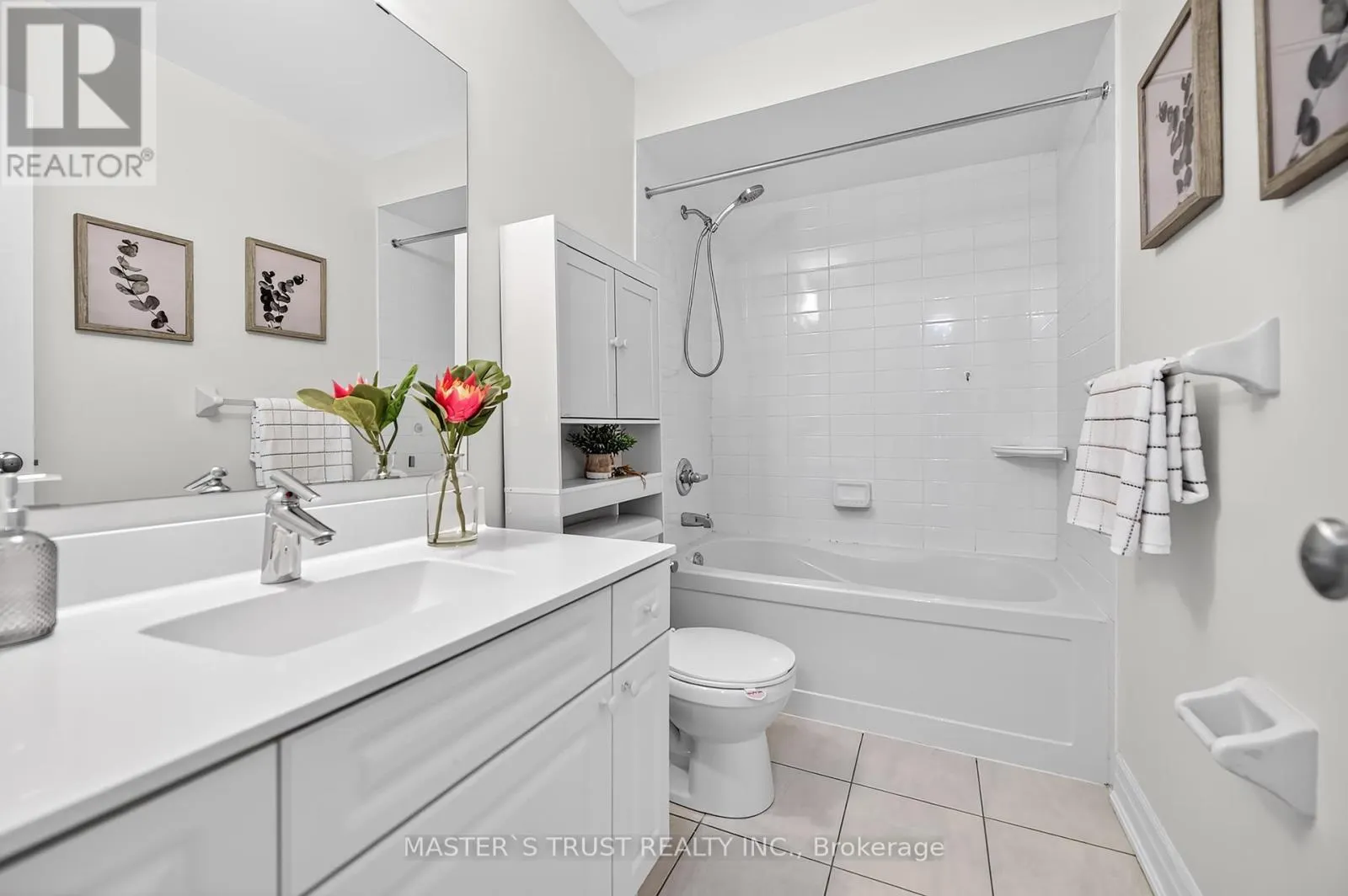 27 BEVERLEY GLEN BOULEVARD