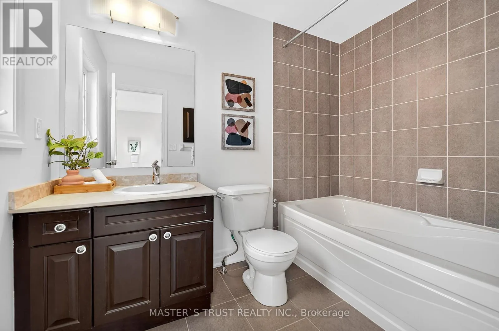 27 BEVERLEY GLEN BOULEVARD