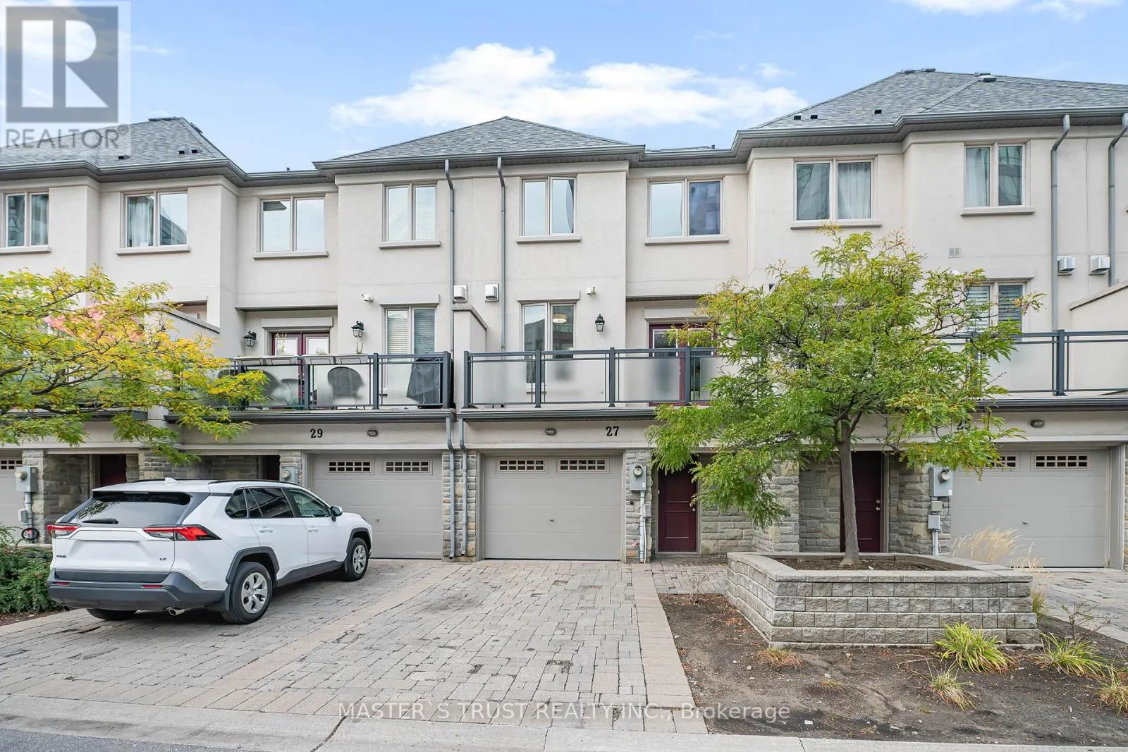 27 BEVERLEY GLEN BOULEVARD