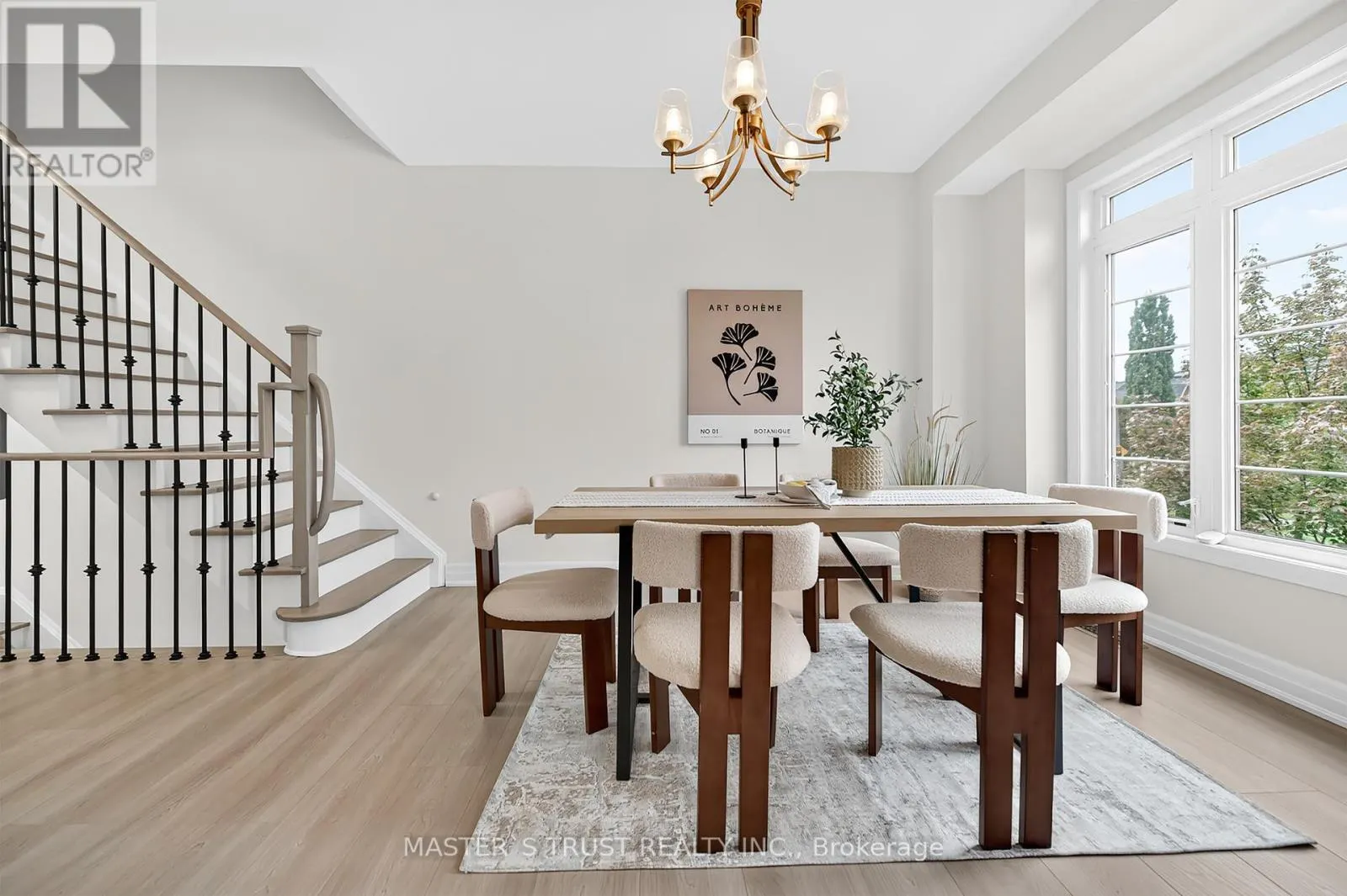 27 BEVERLEY GLEN BOULEVARD