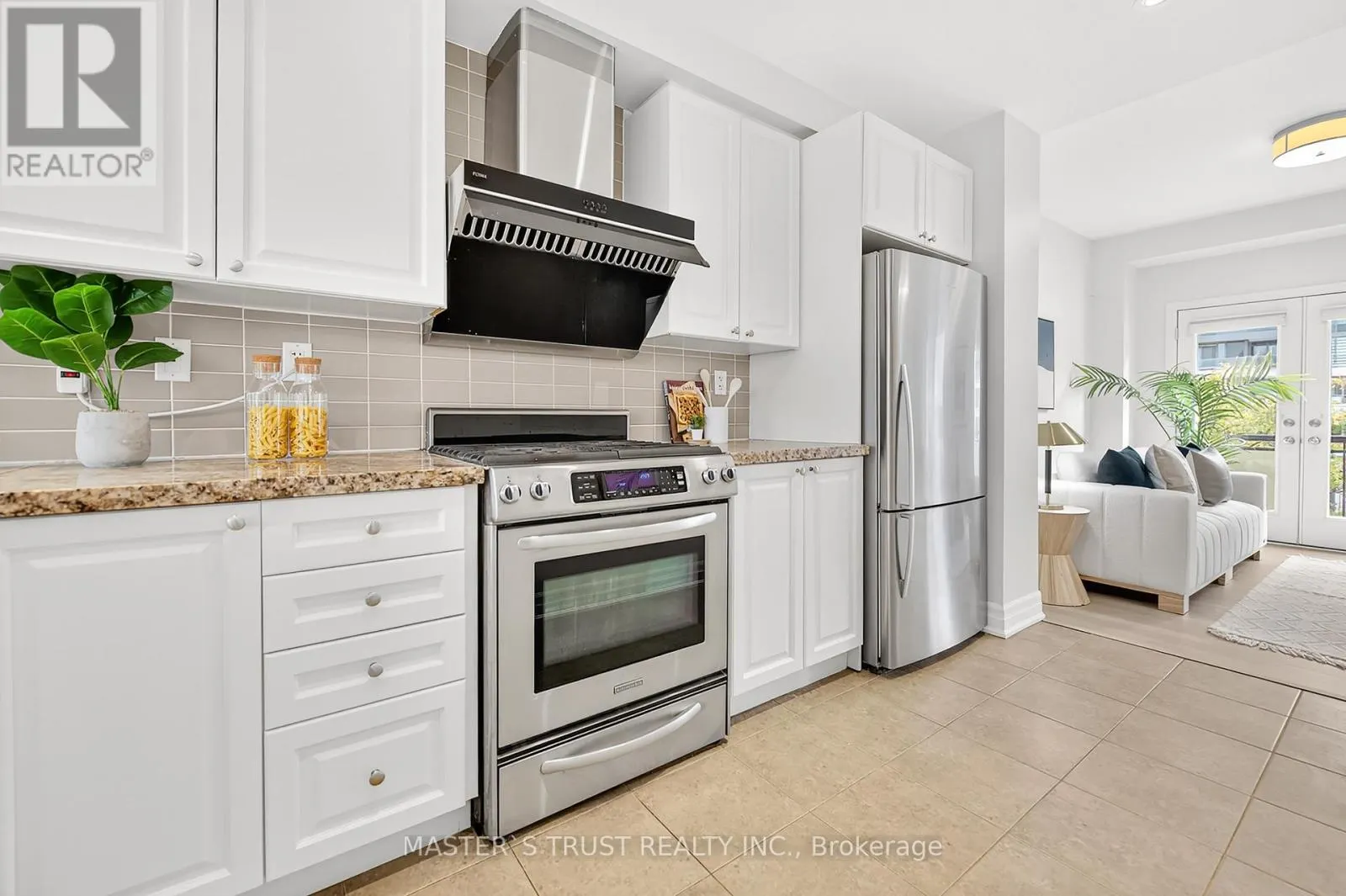 27 BEVERLEY GLEN BOULEVARD