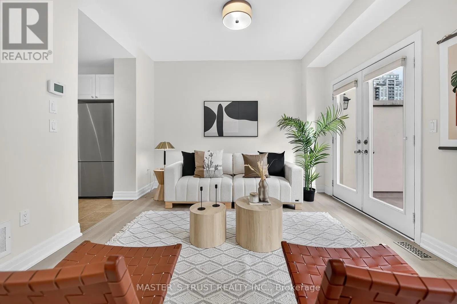 27 BEVERLEY GLEN BOULEVARD