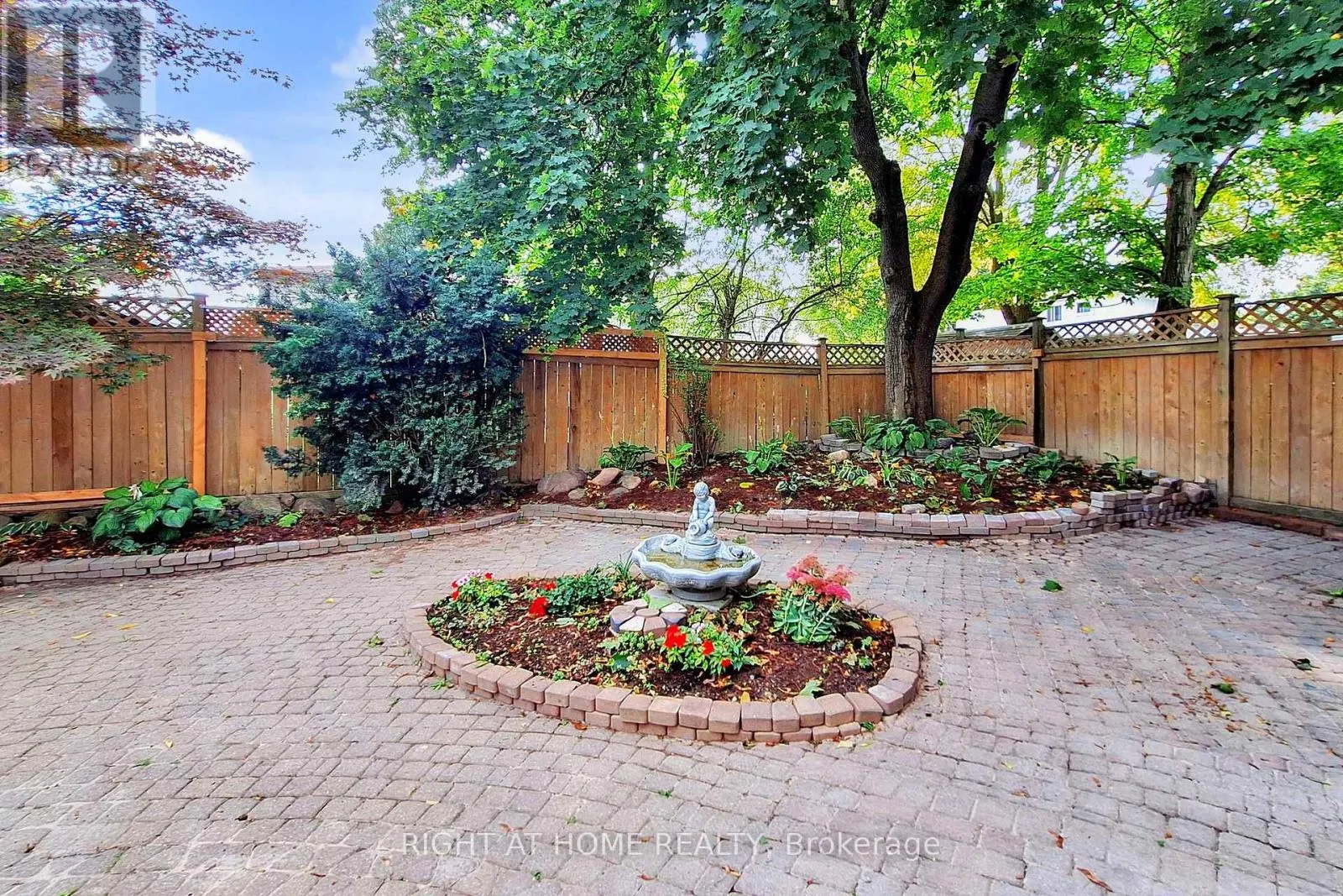 203 THOMS CRESCENT