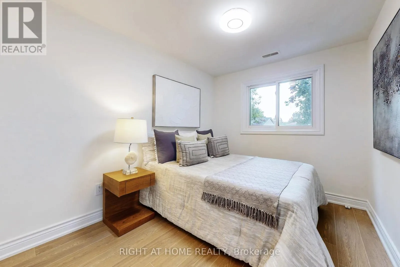 203 THOMS CRESCENT