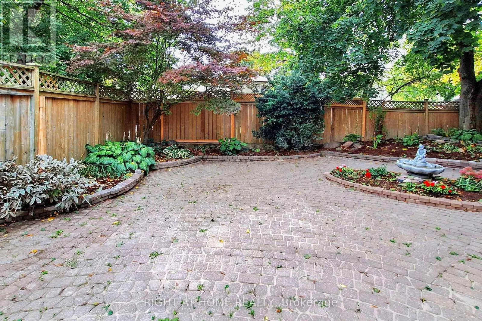 203 THOMS CRESCENT