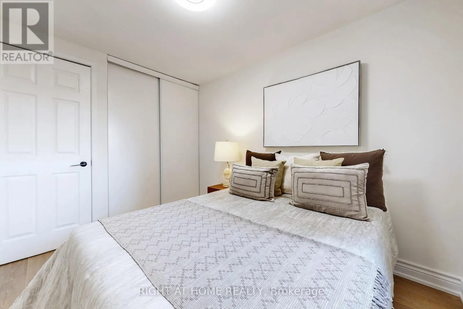 203 THOMS CRESCENT