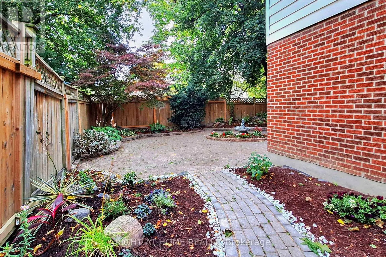 203 THOMS CRESCENT