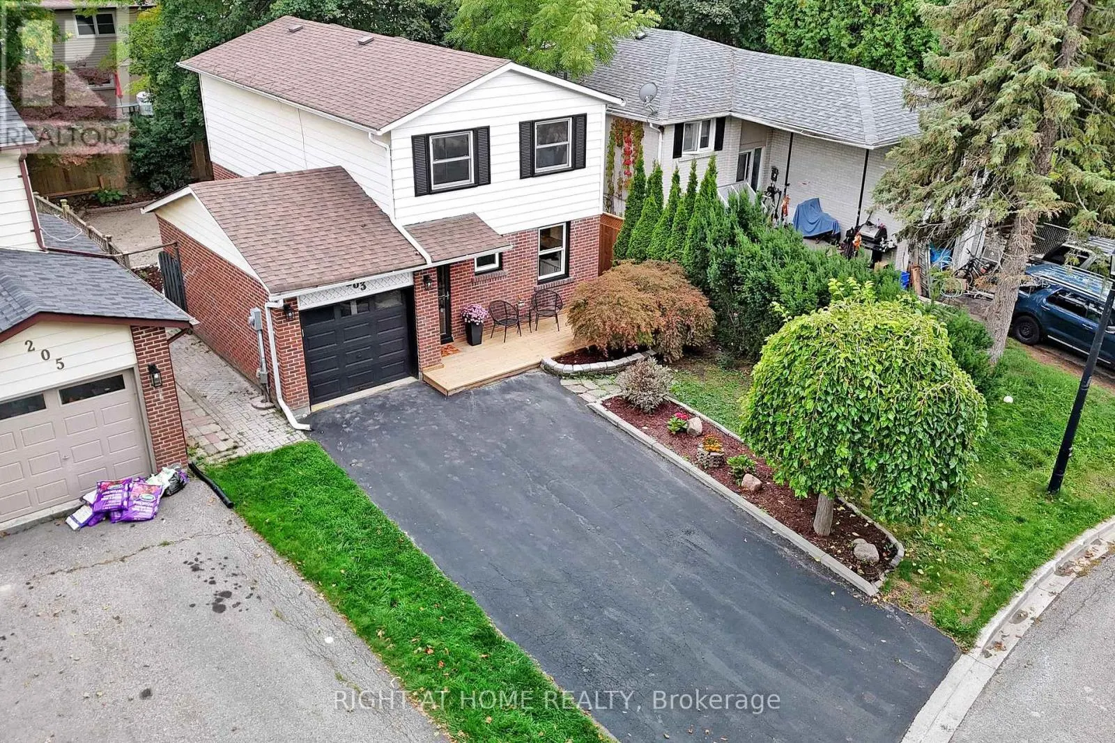 203 THOMS CRESCENT