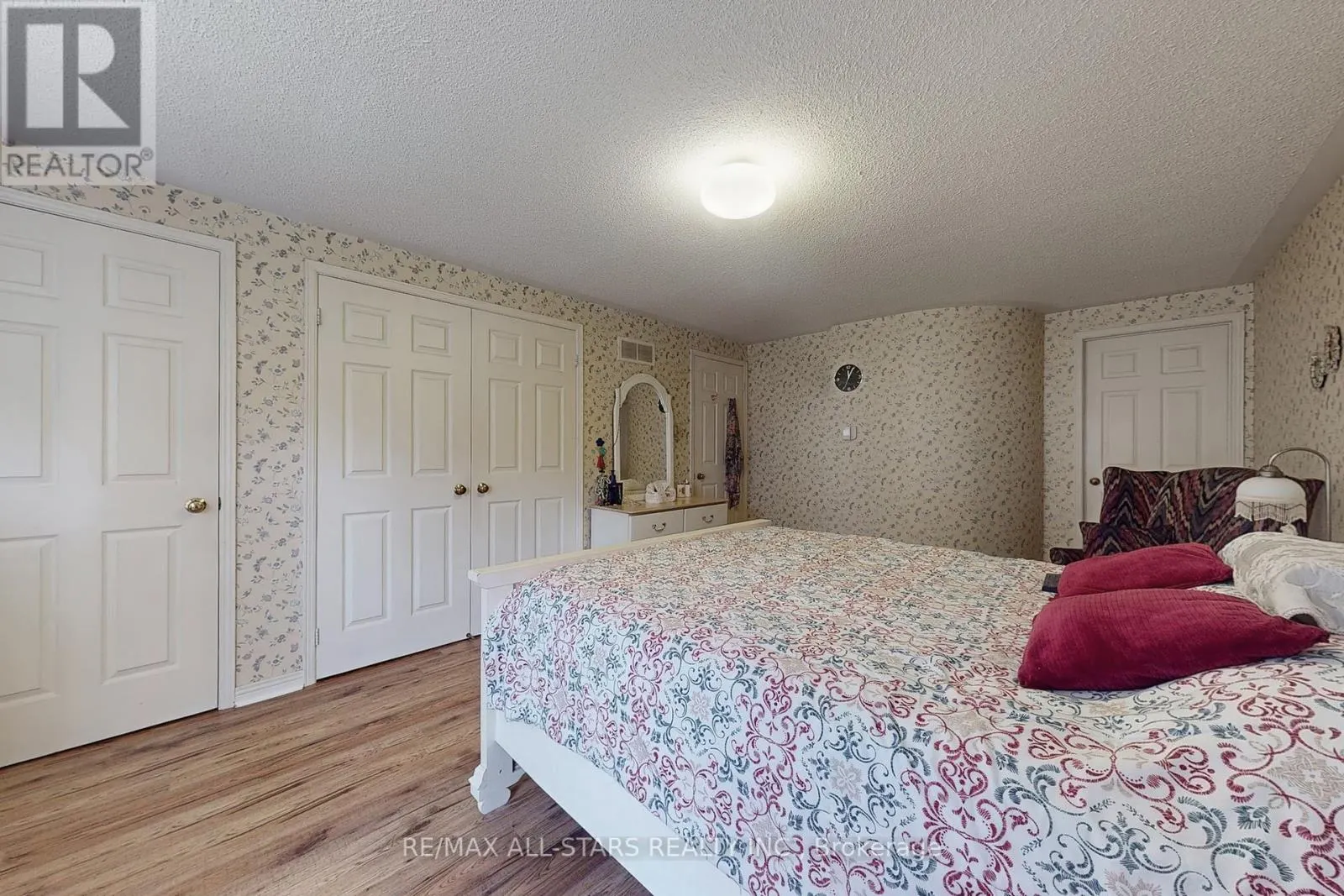 82 WATERBRIDGE LANE