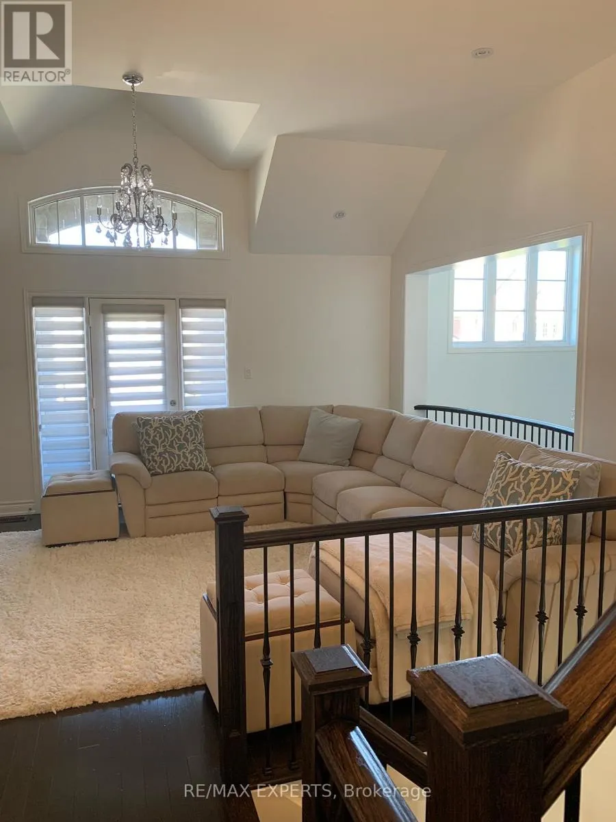 87 ISHERWOOD CRESCENT