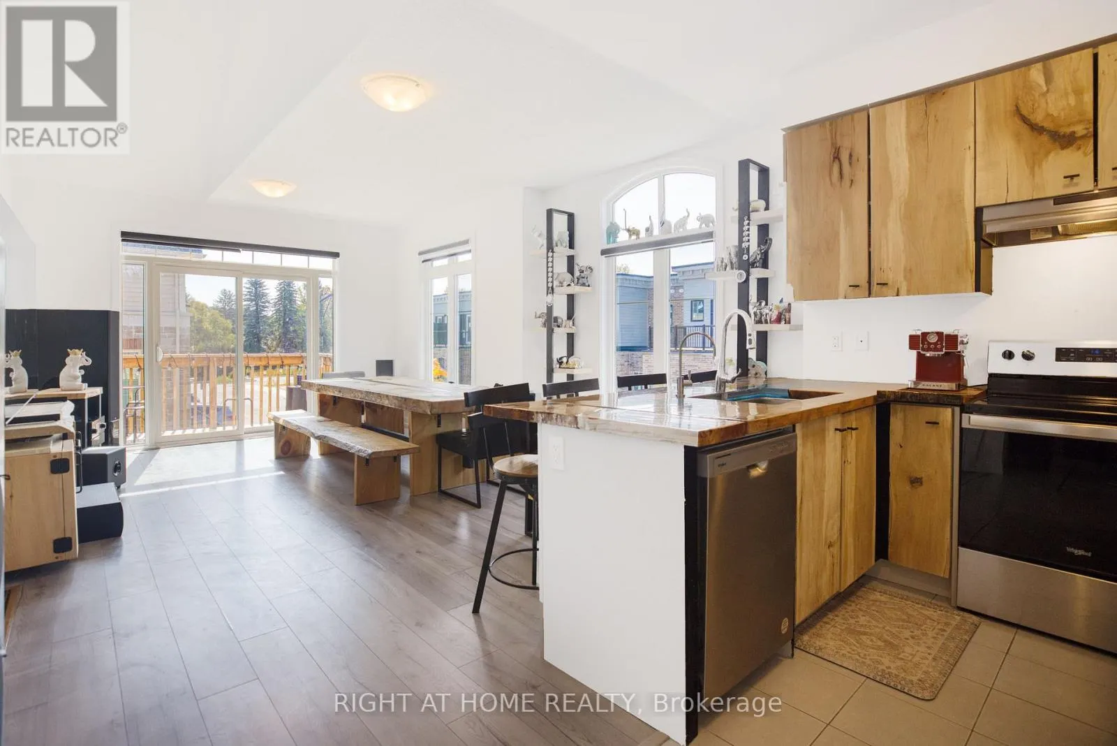 21 LYALL STOKES CIRCLE