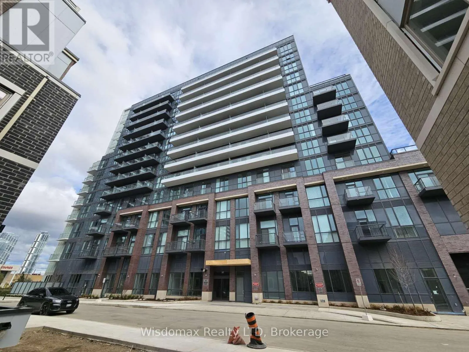 717 - 60 HONEYCRISP CRESCENT, #717