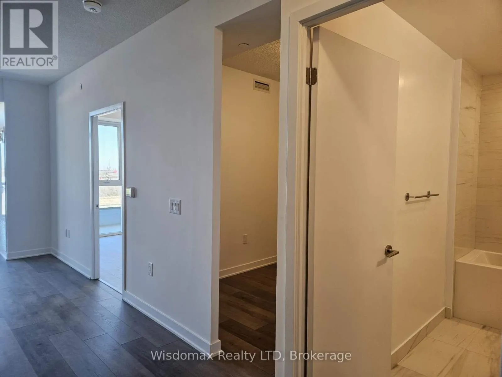 717 - 60 HONEYCRISP CRESCENT, #717