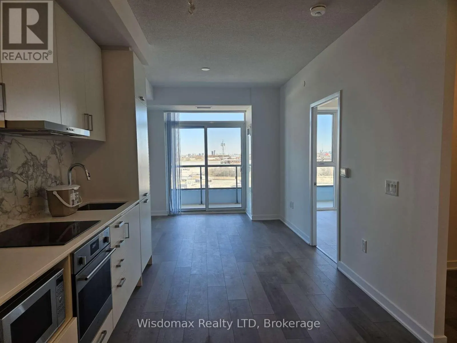 717 - 60 HONEYCRISP CRESCENT, #717