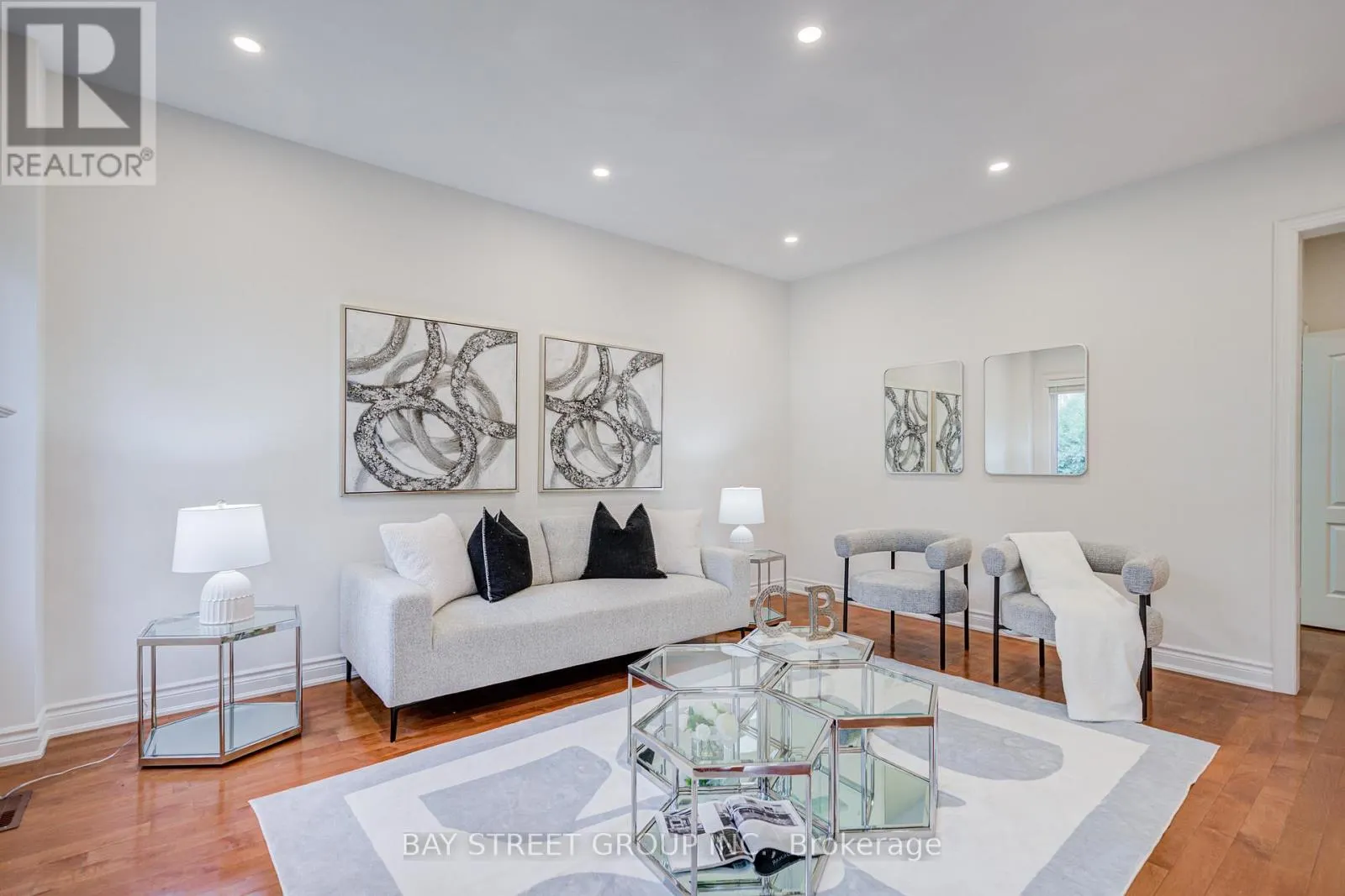 15 SISLEY CRESCENT