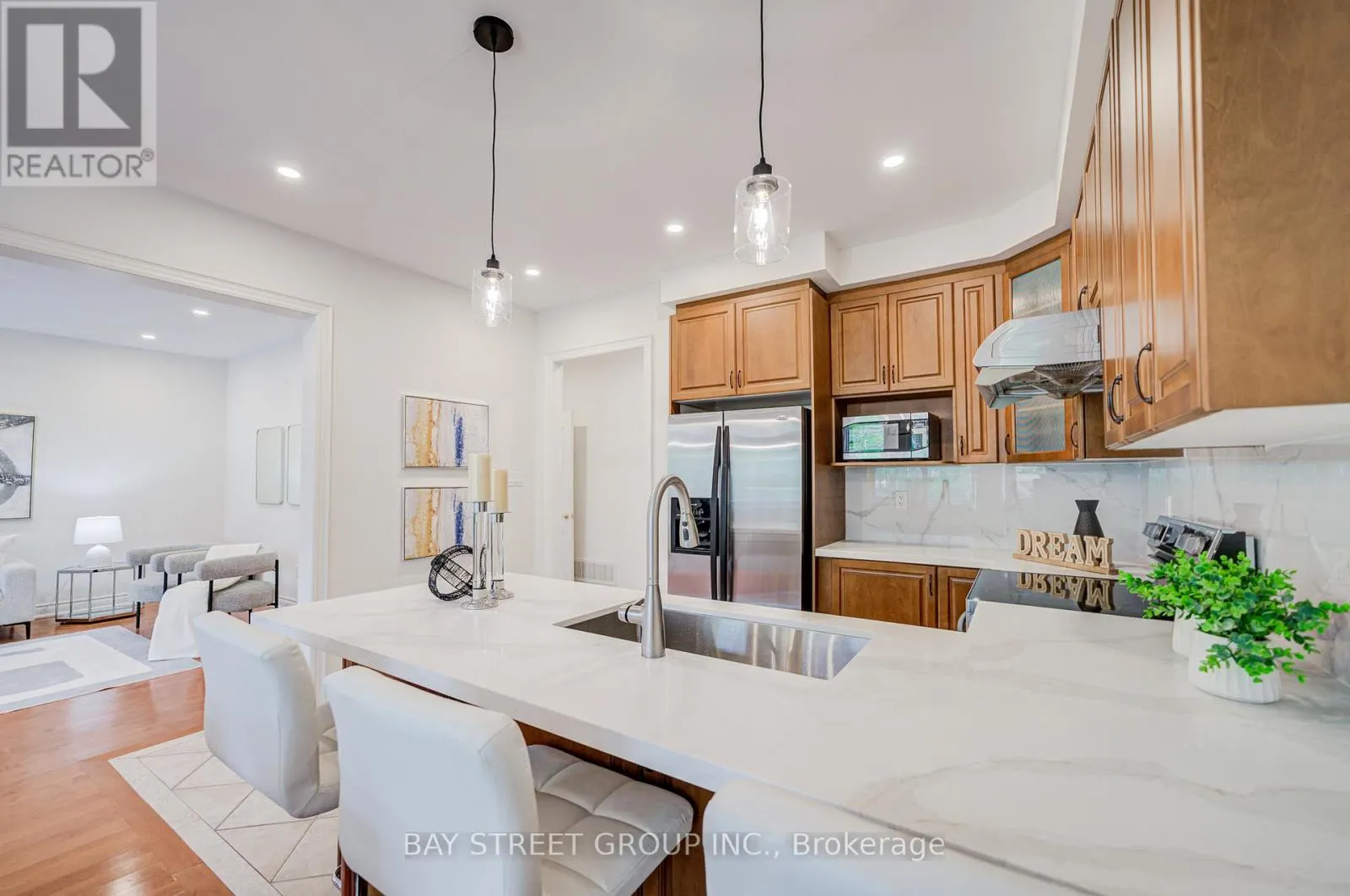 15 SISLEY CRESCENT