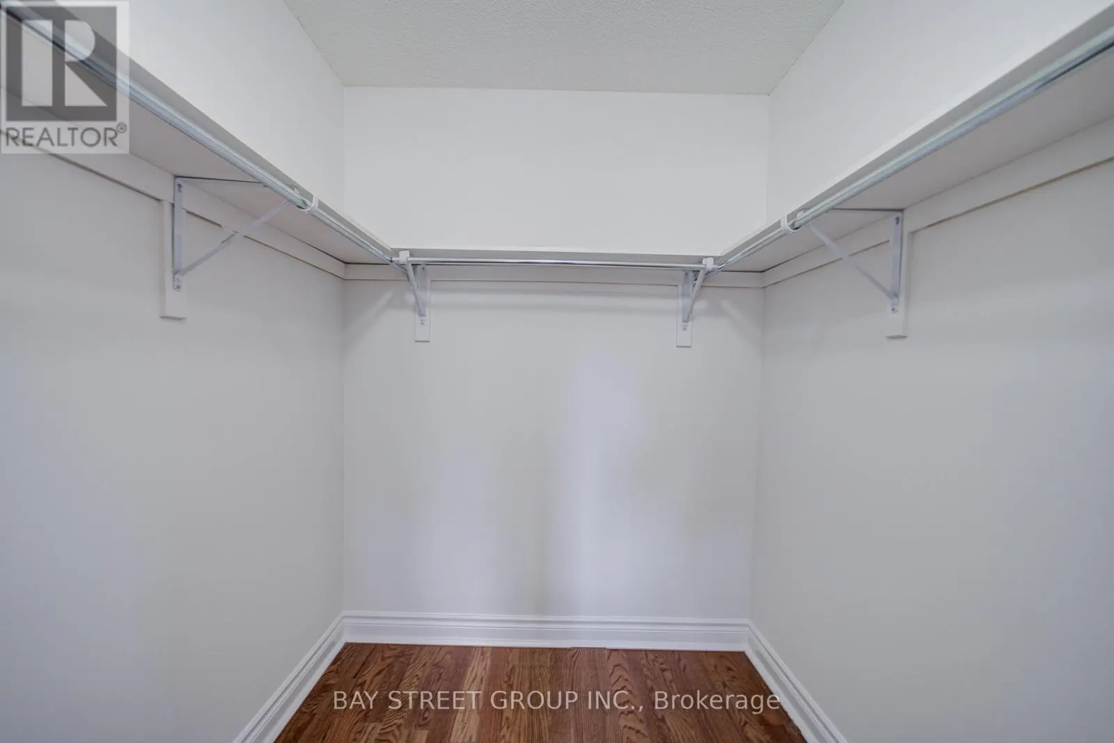 15 SISLEY CRESCENT