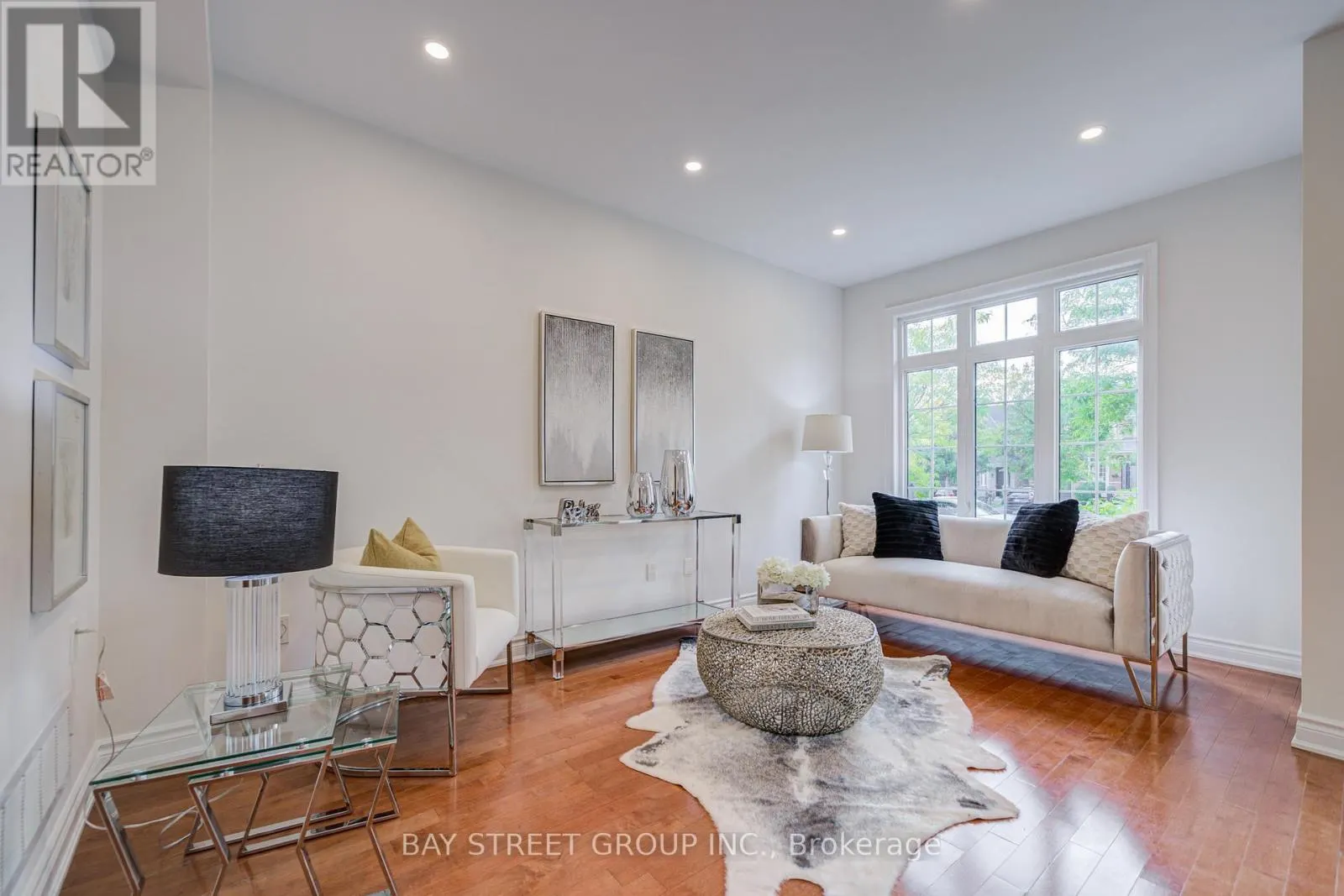 15 SISLEY CRESCENT