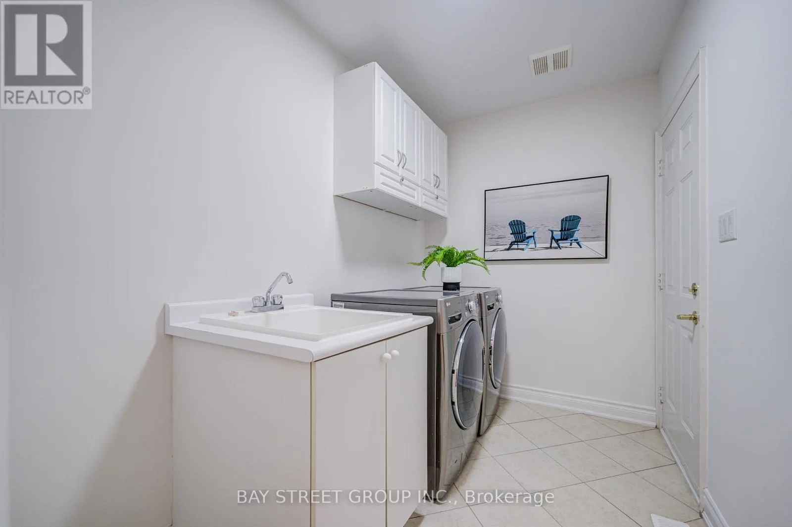 15 SISLEY CRESCENT