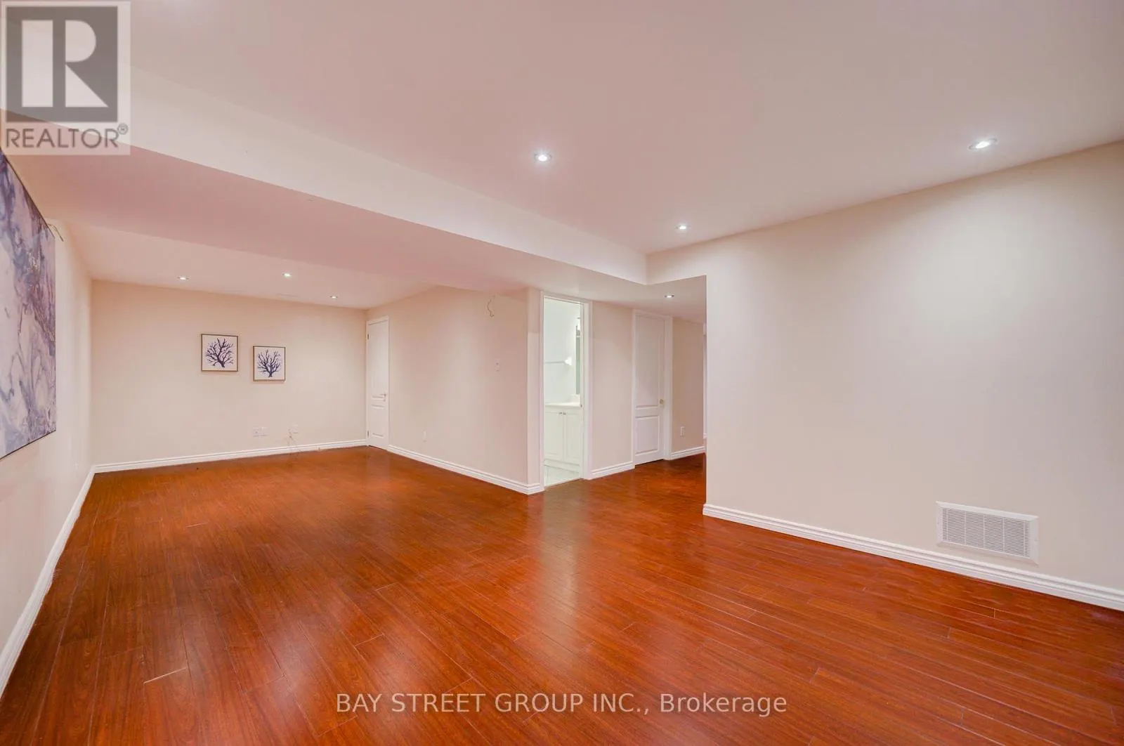 15 SISLEY CRESCENT