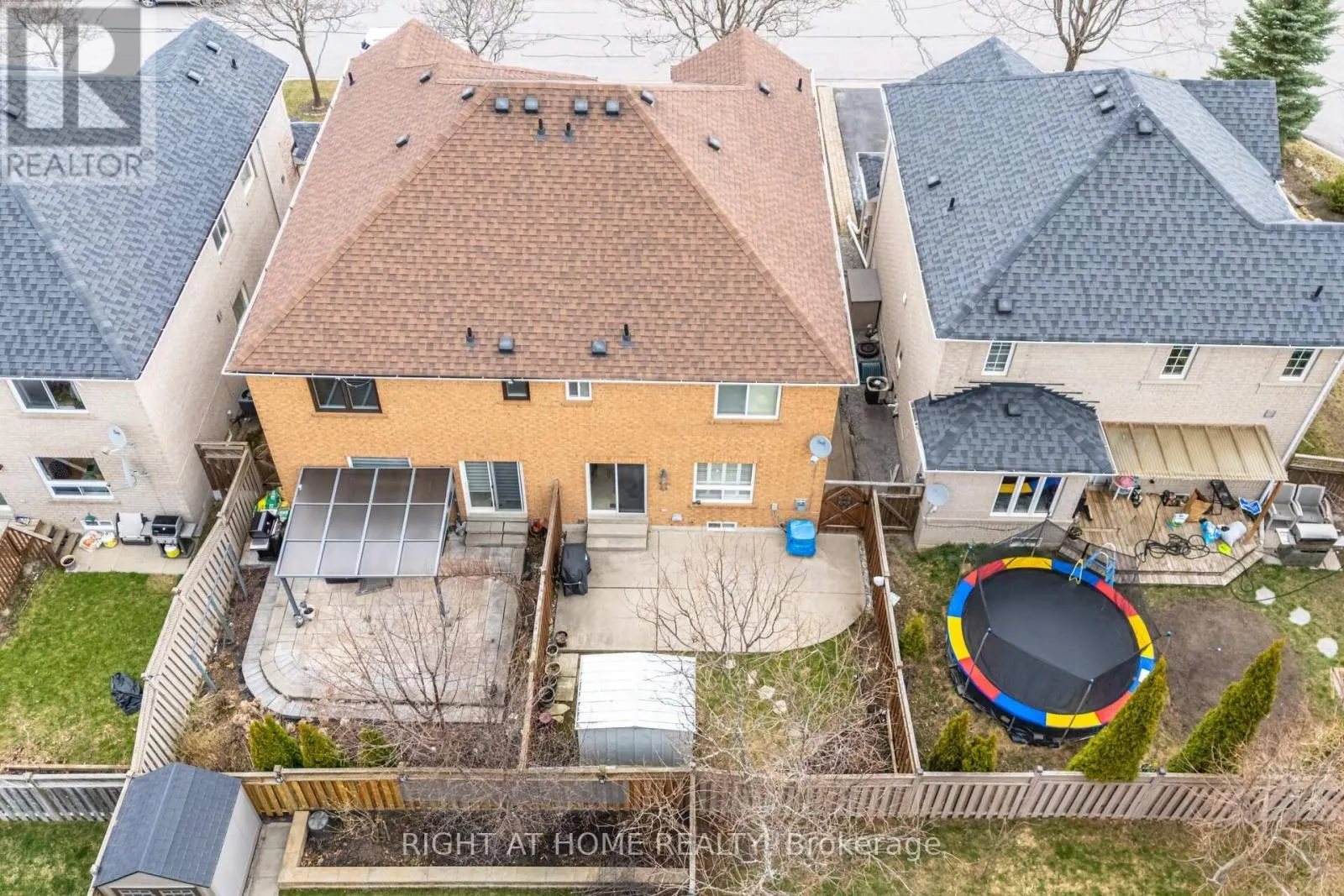 910 OAKTREE CRESCENT
