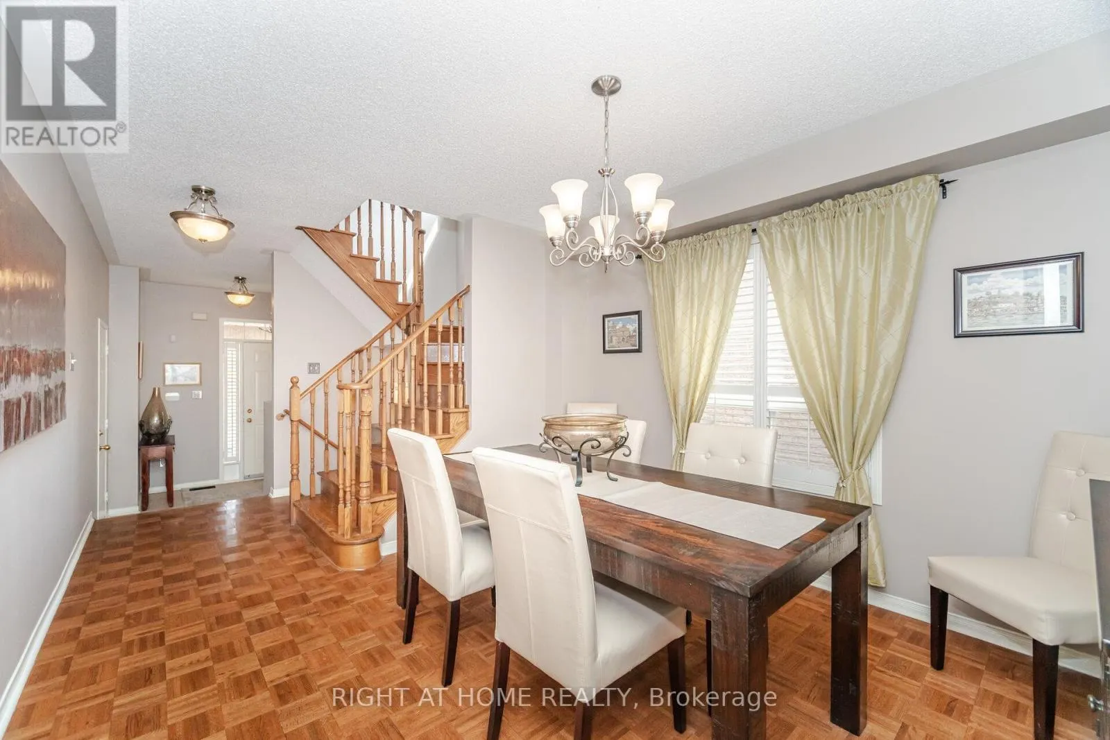 910 OAKTREE CRESCENT
