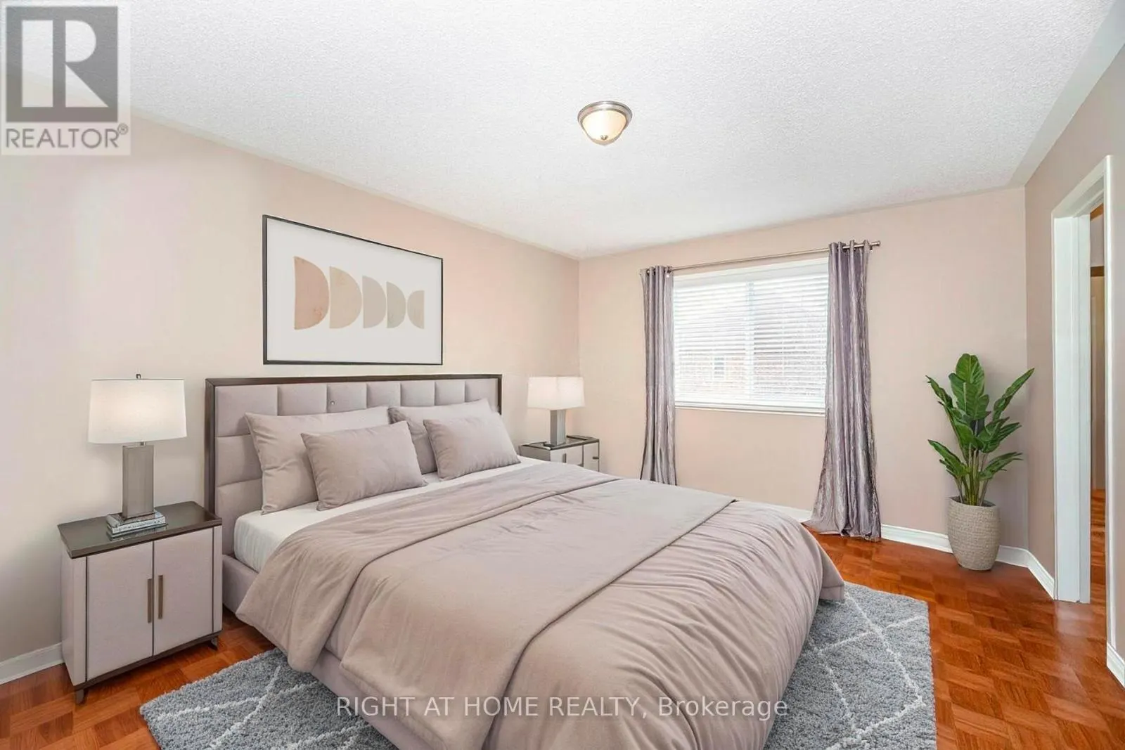 910 OAKTREE CRESCENT