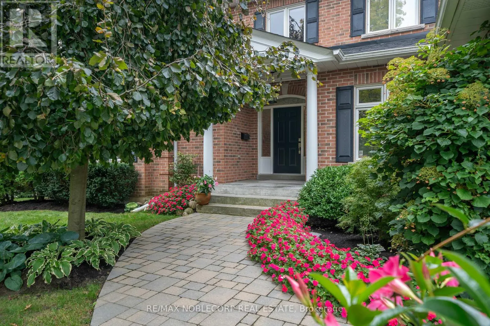 19 STOCKDALE CRESCENT