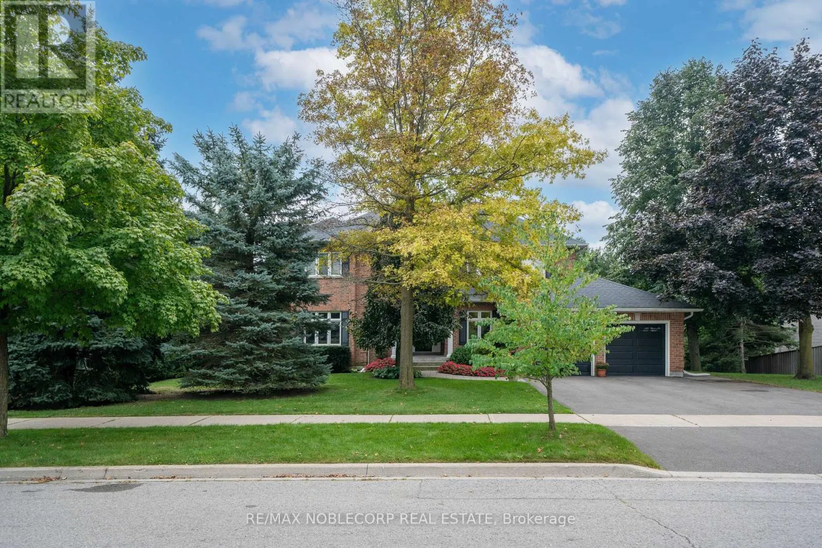 19 STOCKDALE CRESCENT