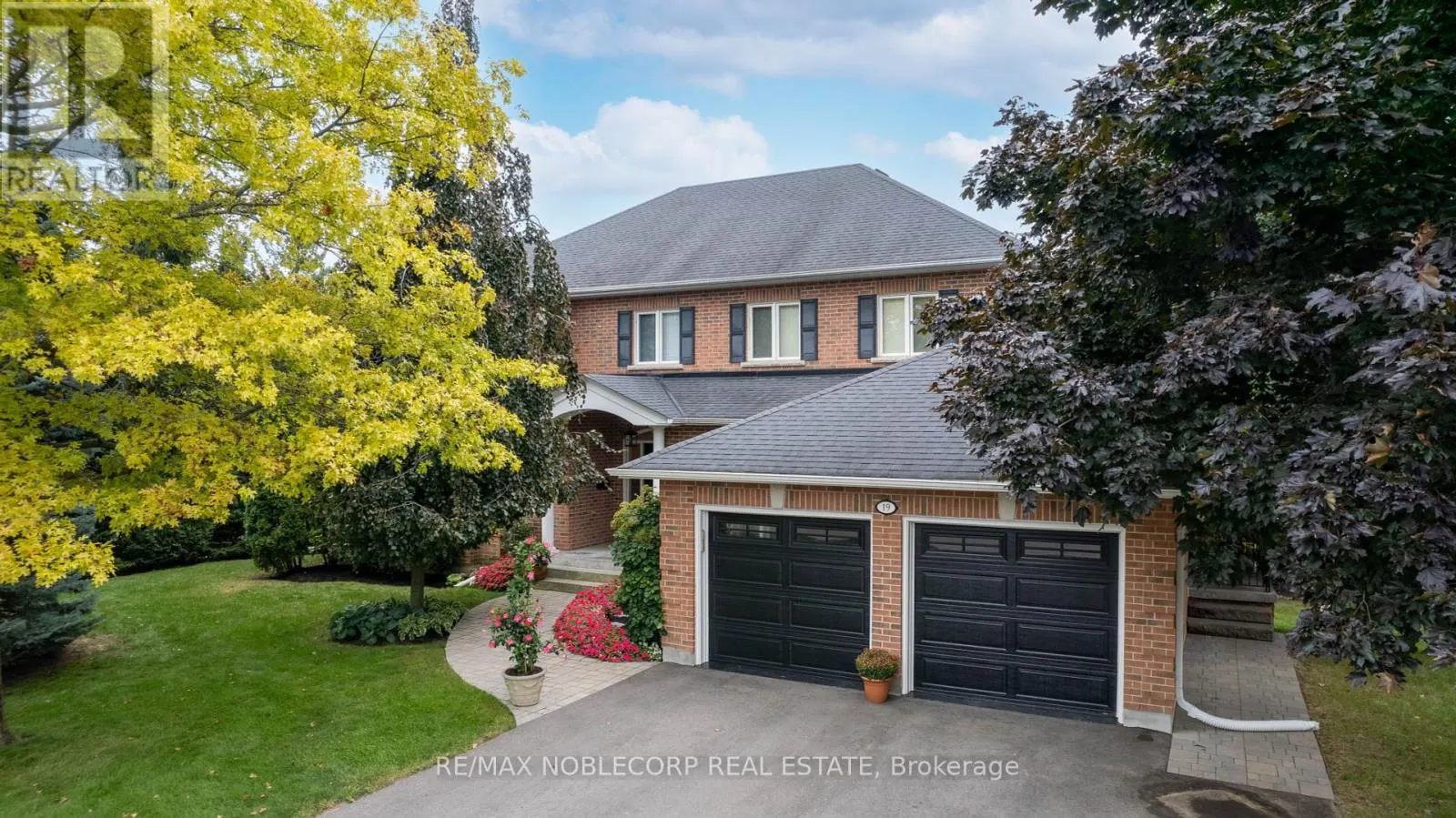 19 STOCKDALE CRESCENT