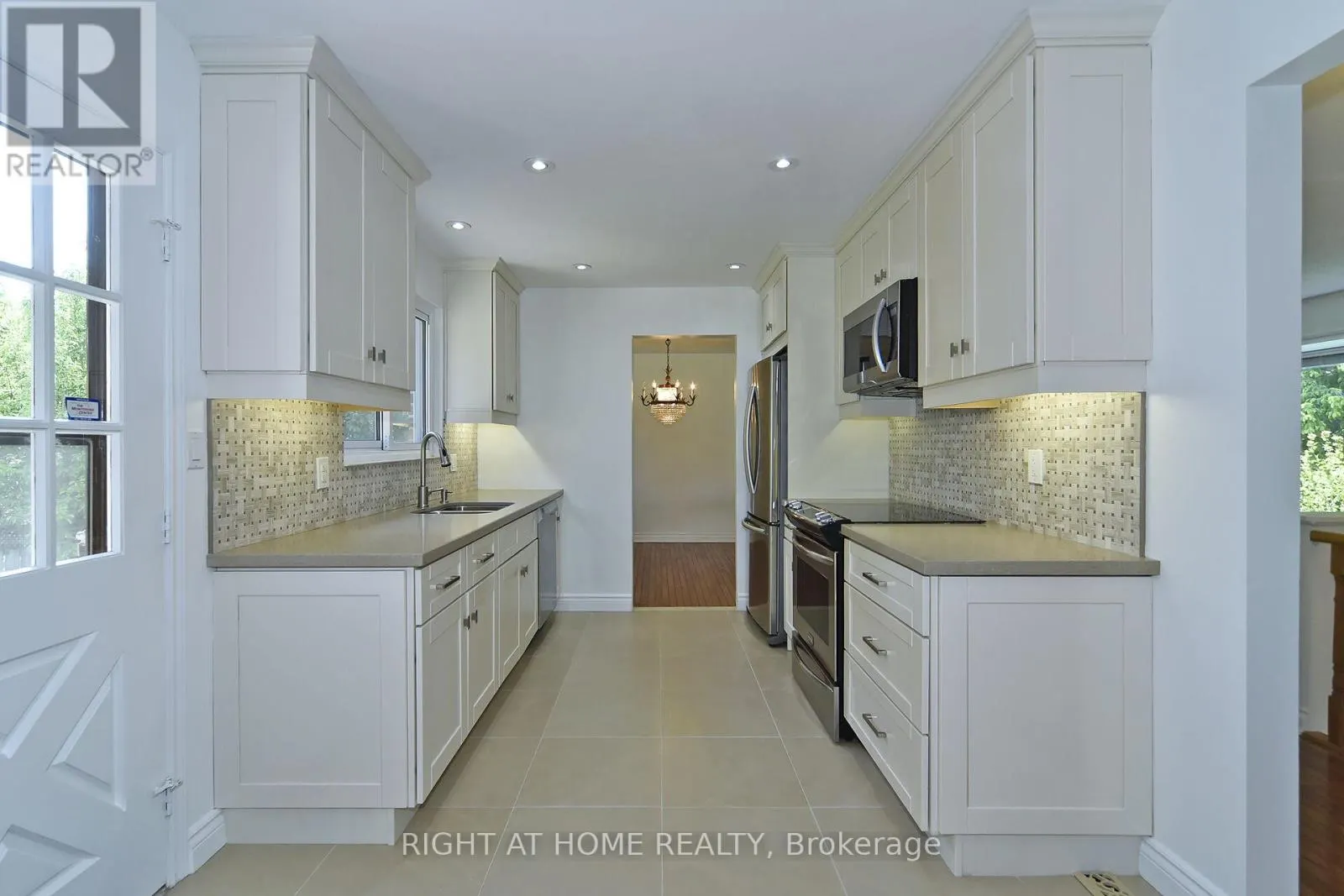 102 ROMFIELD CIRCUIT