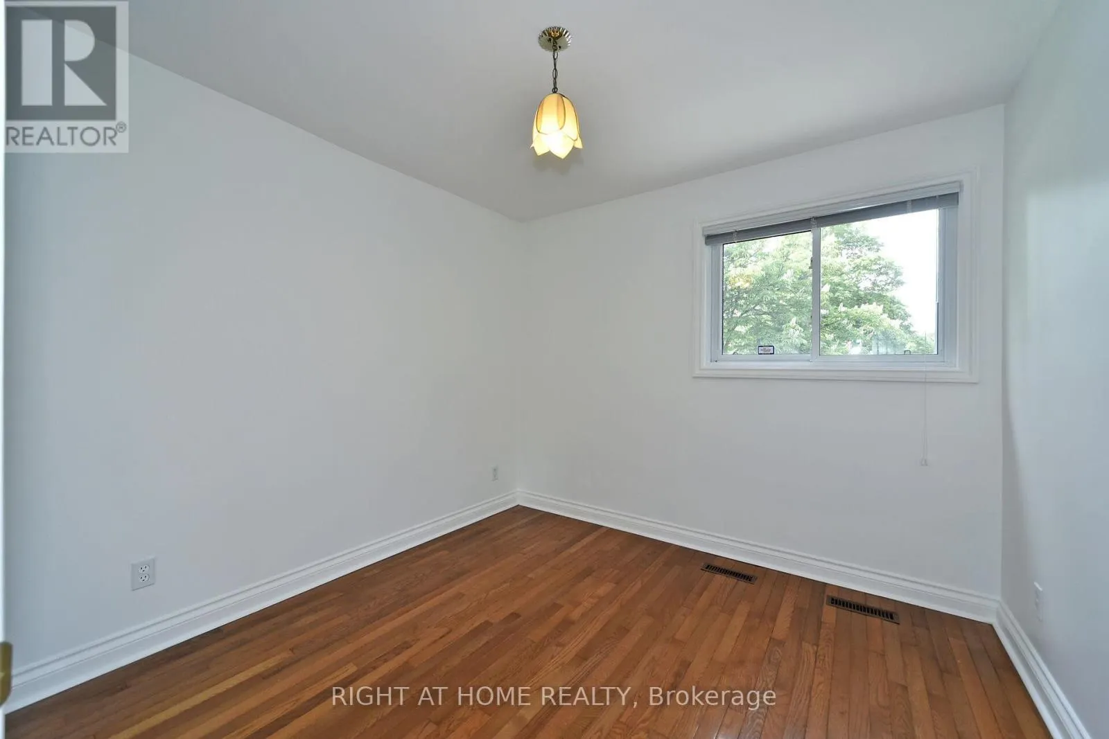 102 ROMFIELD CIRCUIT