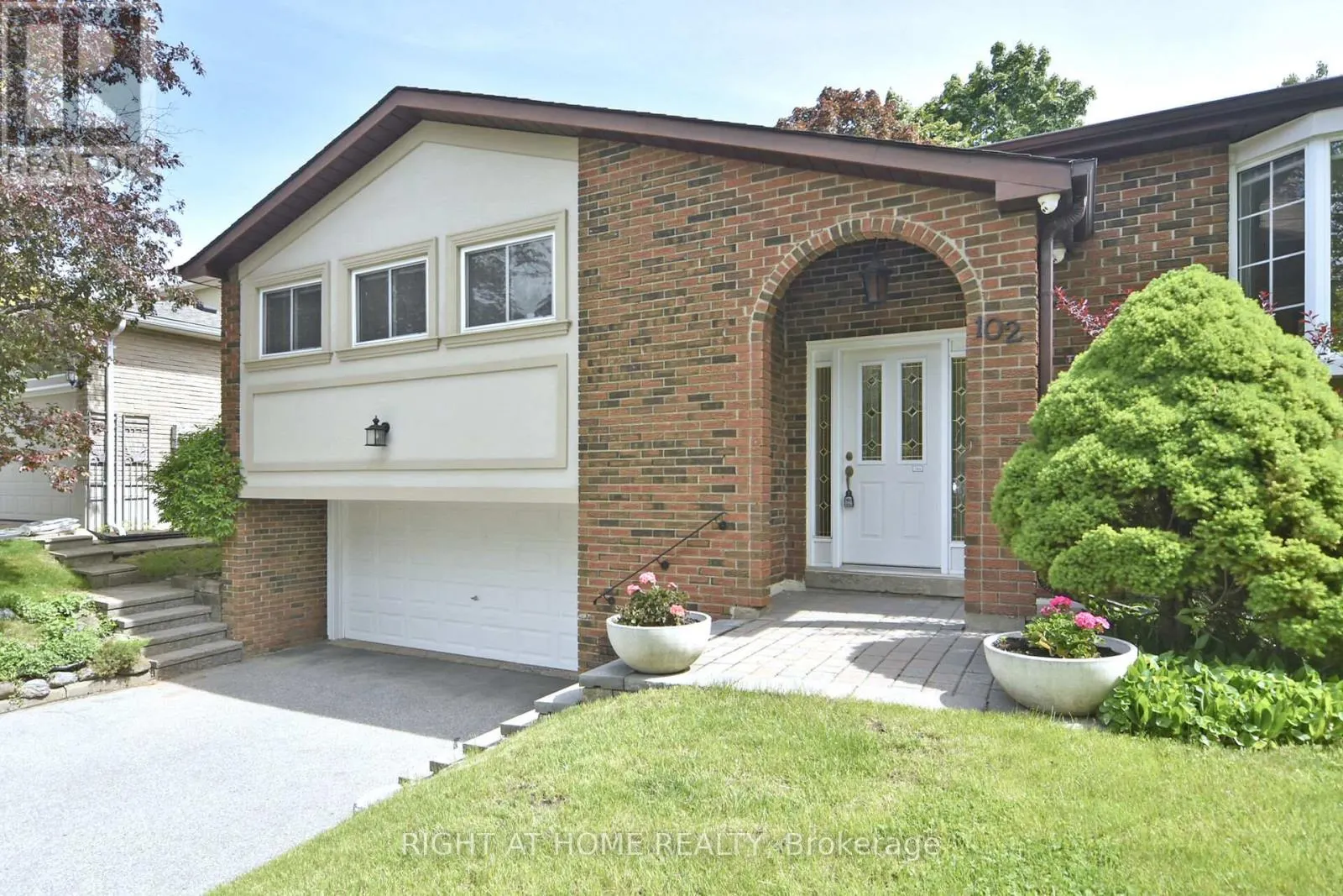 102 ROMFIELD CIRCUIT