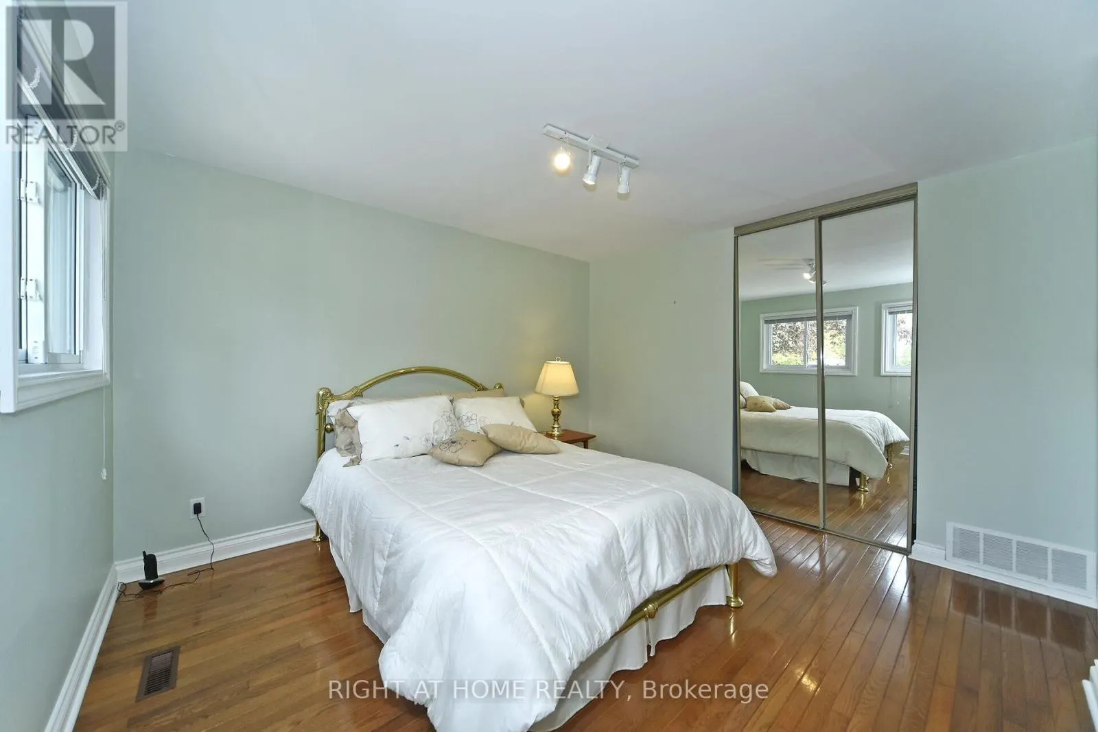 102 ROMFIELD CIRCUIT