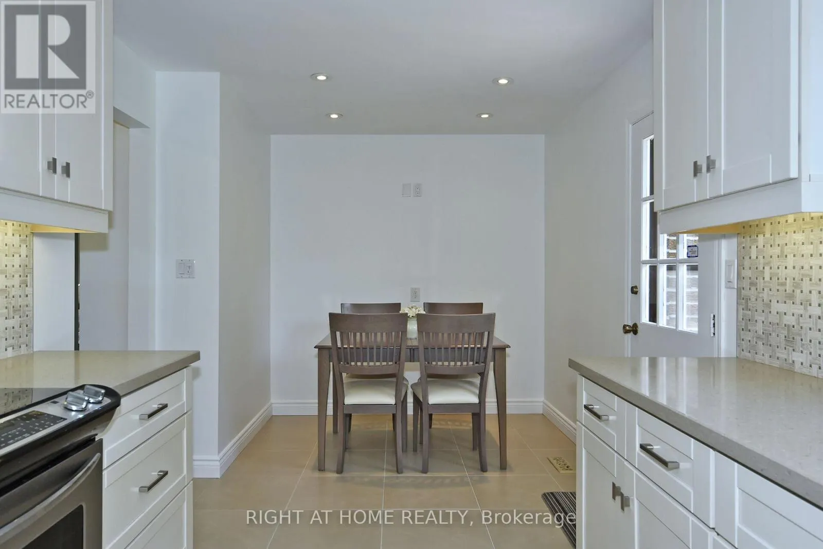 102 ROMFIELD CIRCUIT