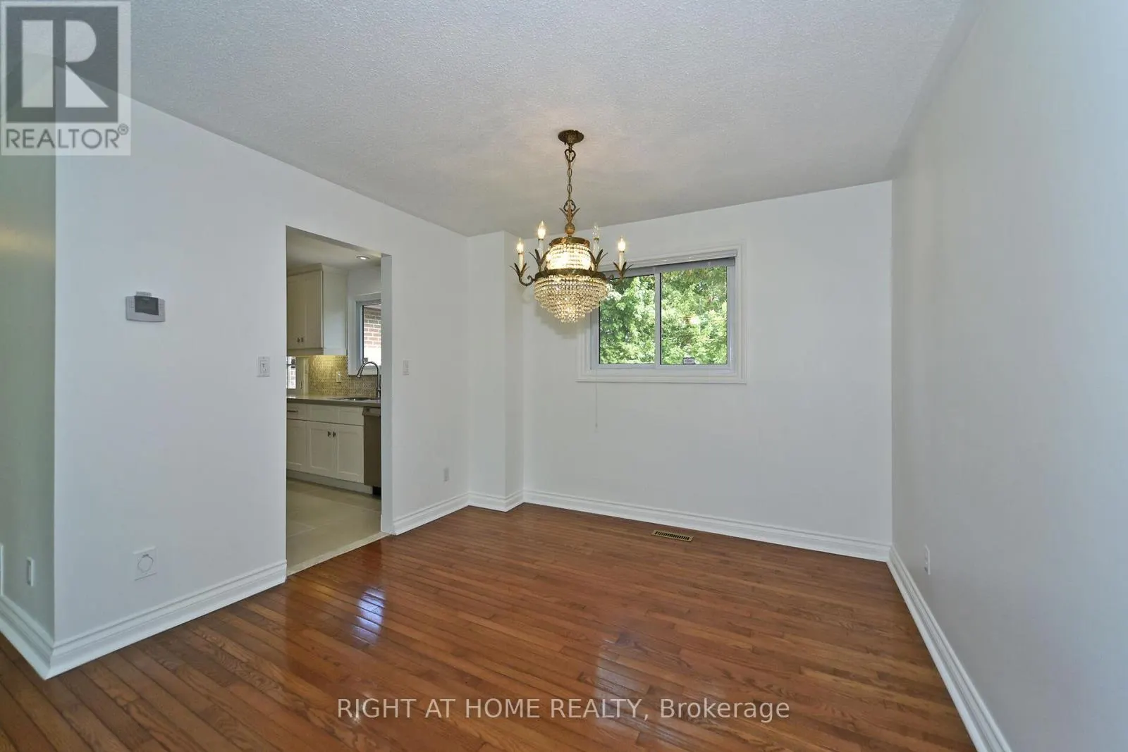 102 ROMFIELD CIRCUIT