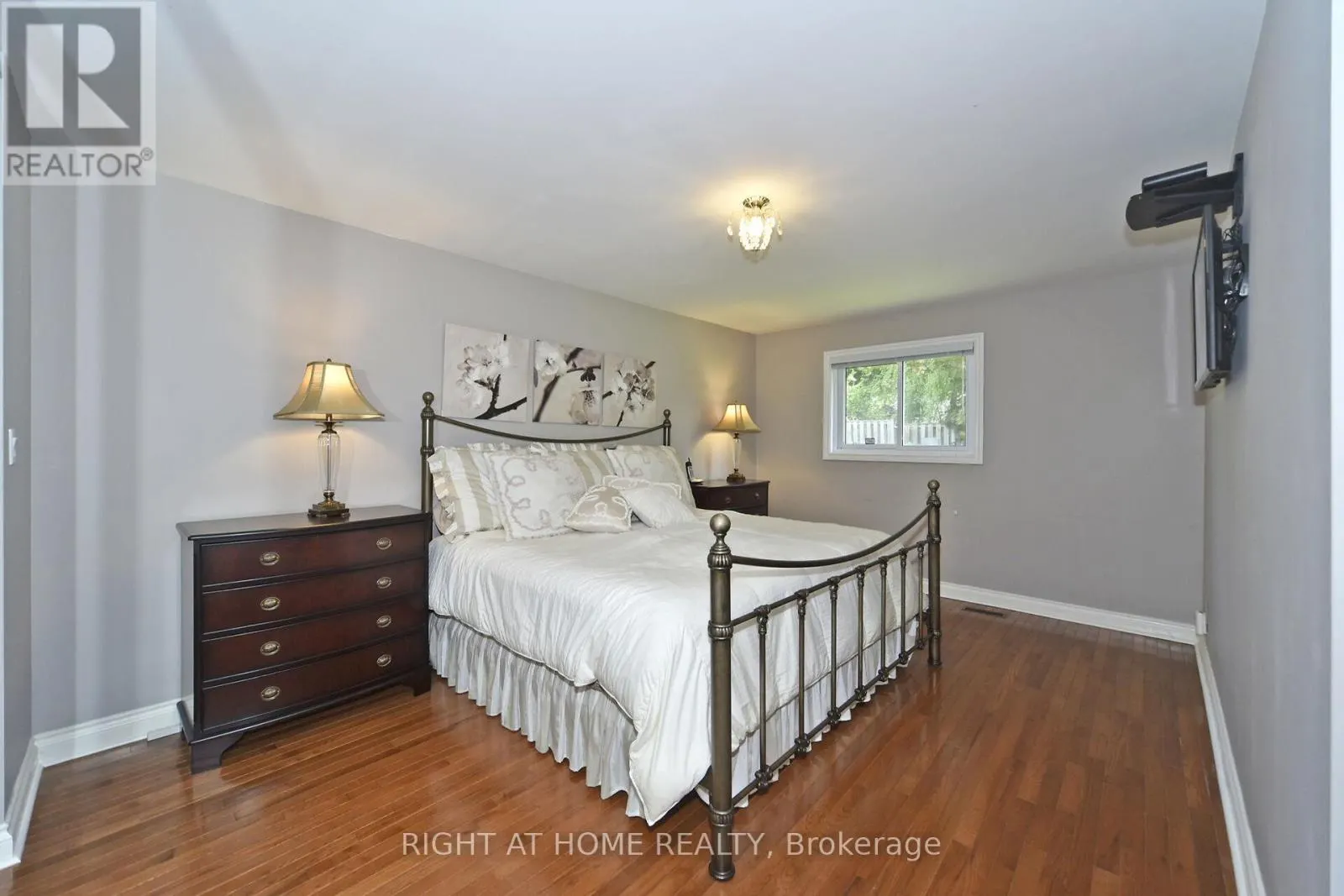 102 ROMFIELD CIRCUIT