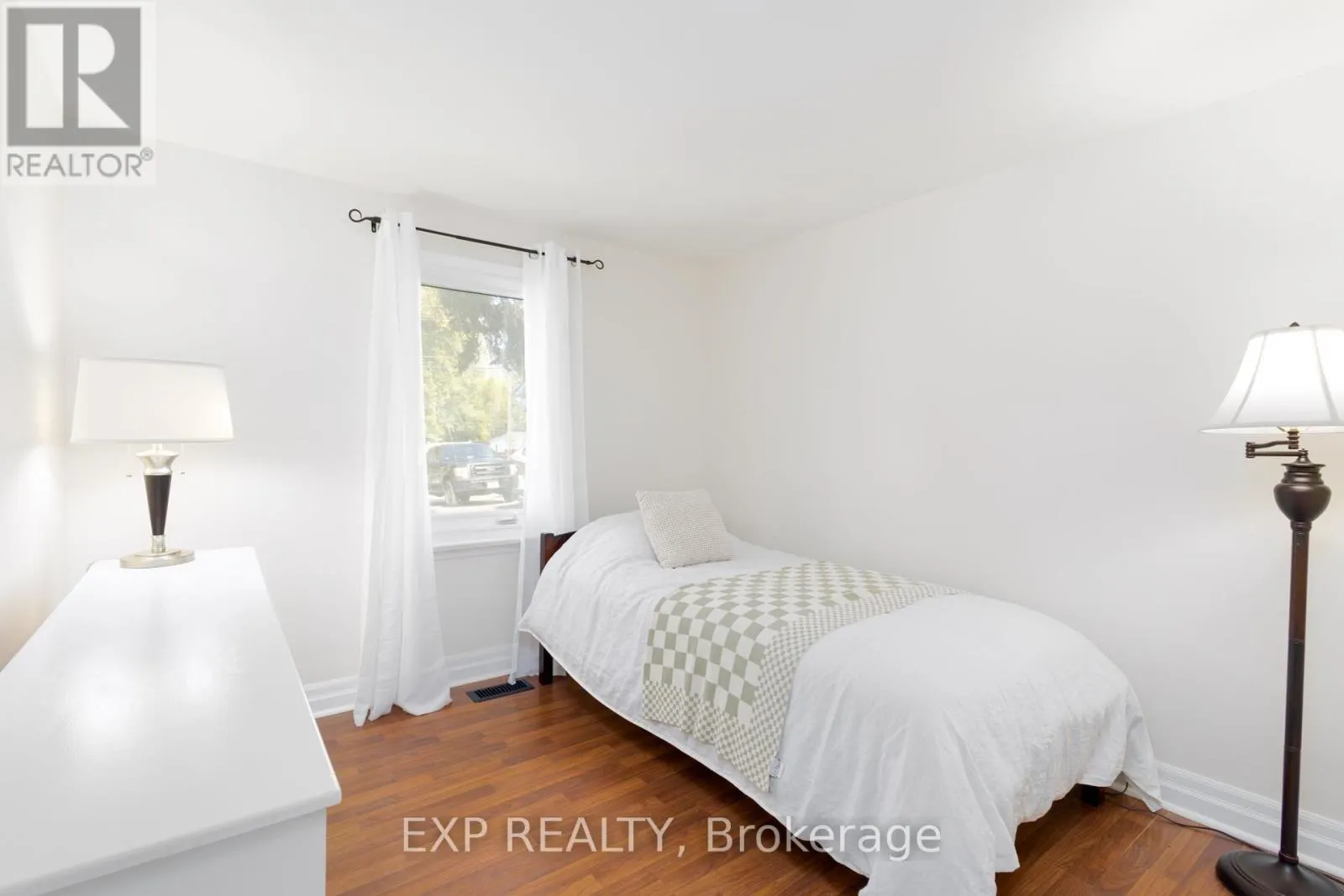 261 GLENWOODS AVENUE